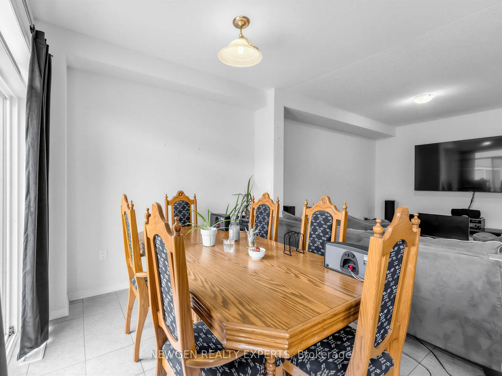 Photo 15 of 28 Mccargow Drive, Haldimand — HOMEH