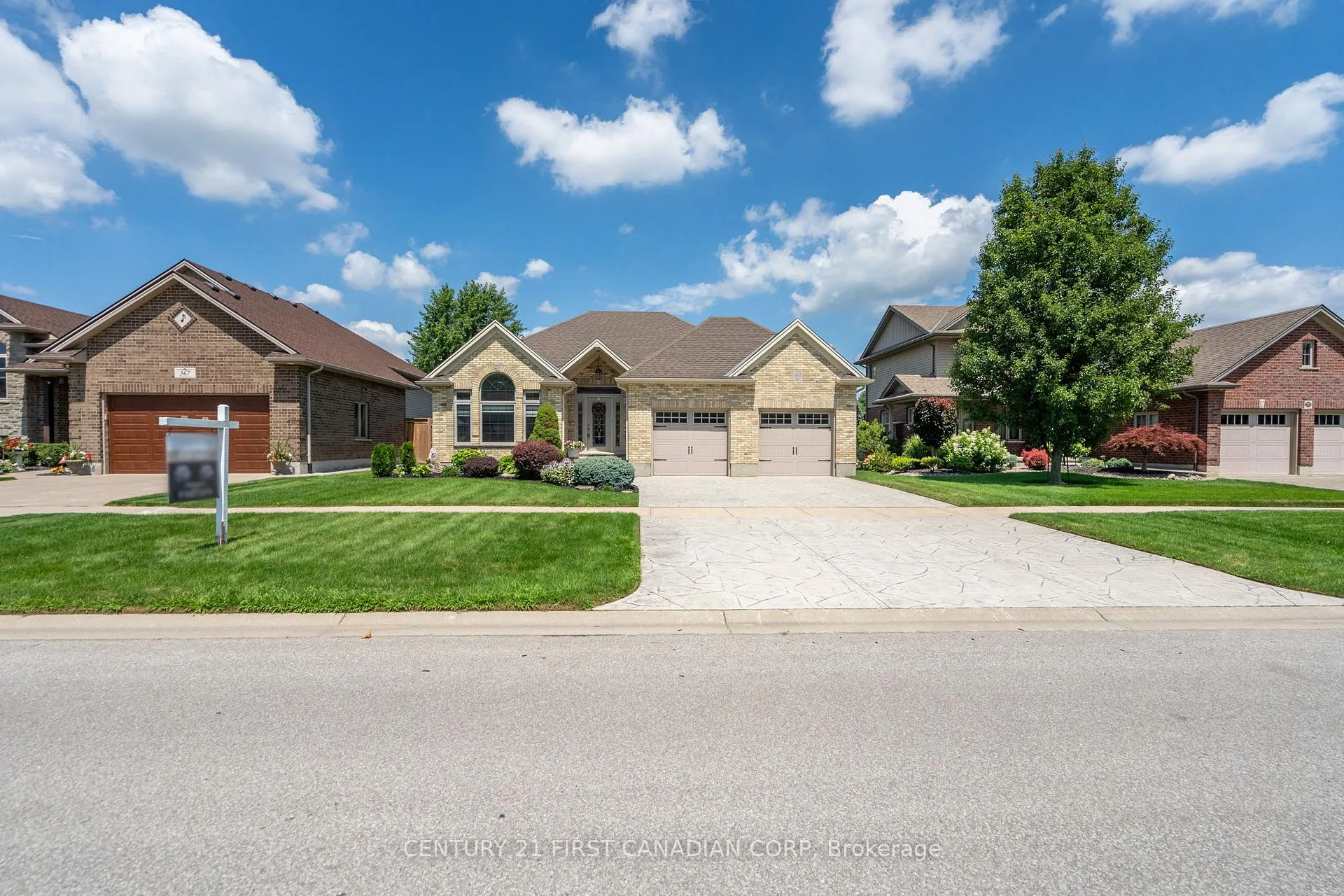 Photo 2 of 363 Darcy Drive, Strathroy-Caradoc, NE — HOMEH