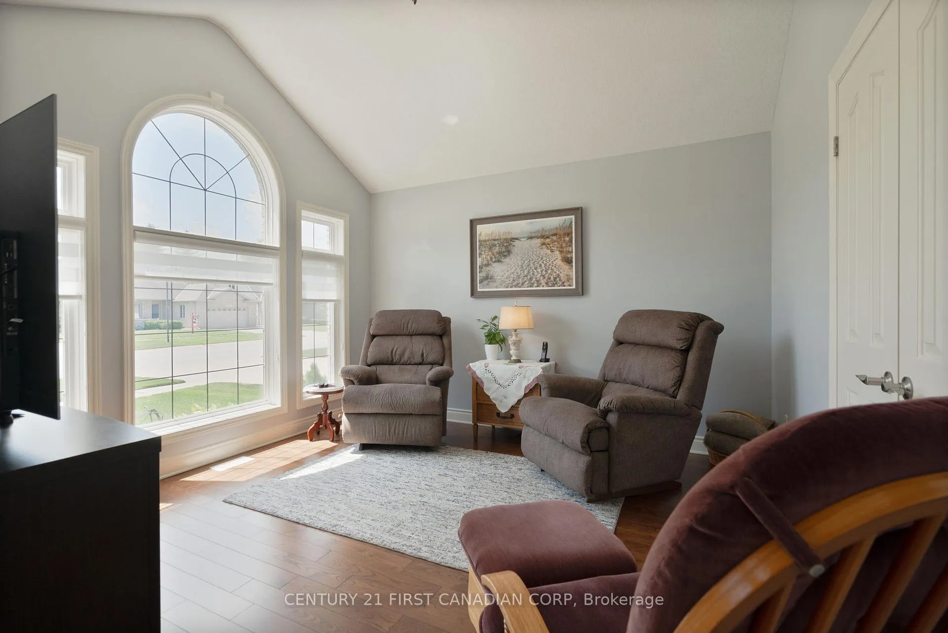 Photo 5 of 363 Darcy Drive, Strathroy-Caradoc, NE — HOMEH