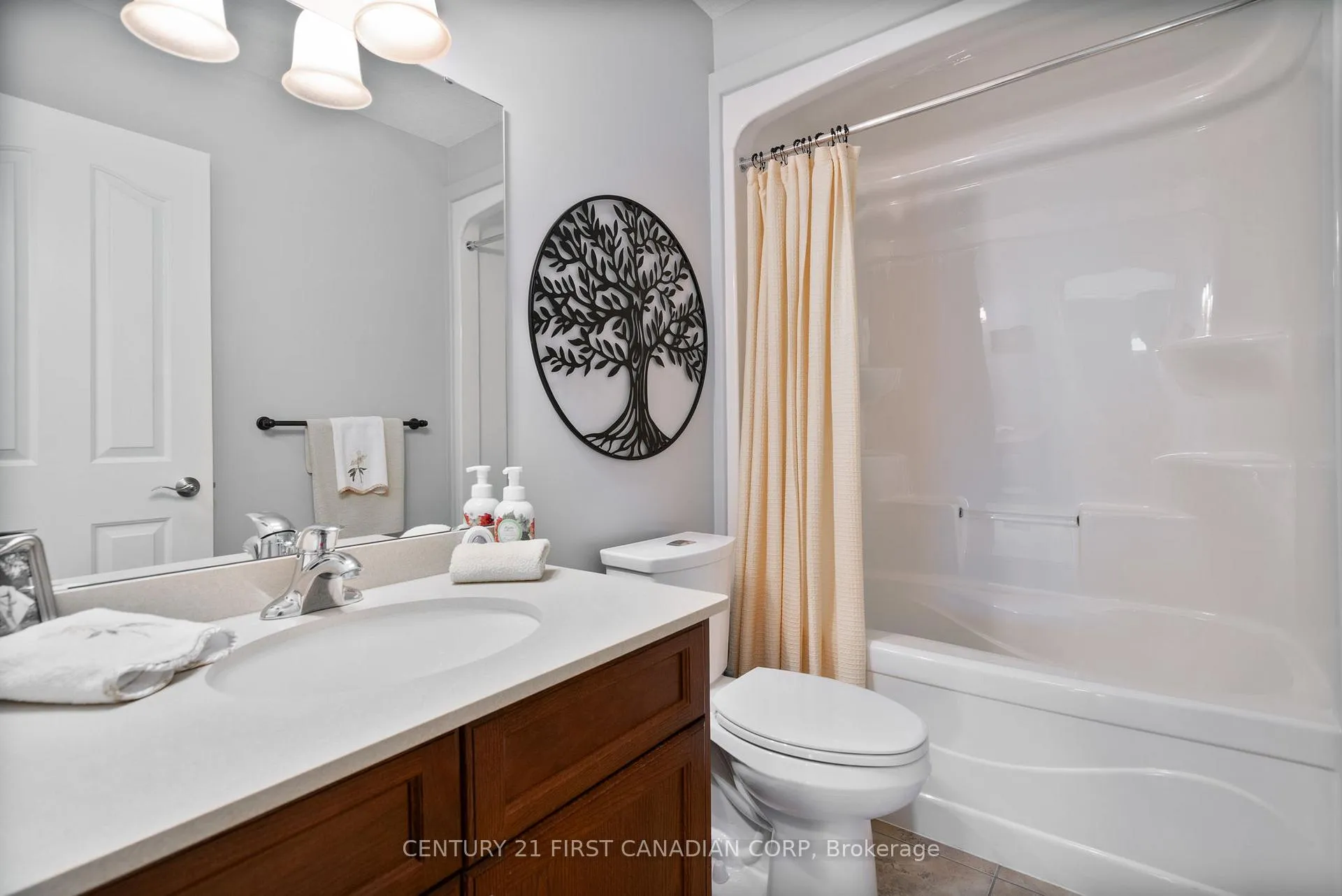 Photo 14 of 363 Darcy Drive, Strathroy-Caradoc, NE — HOMEH
