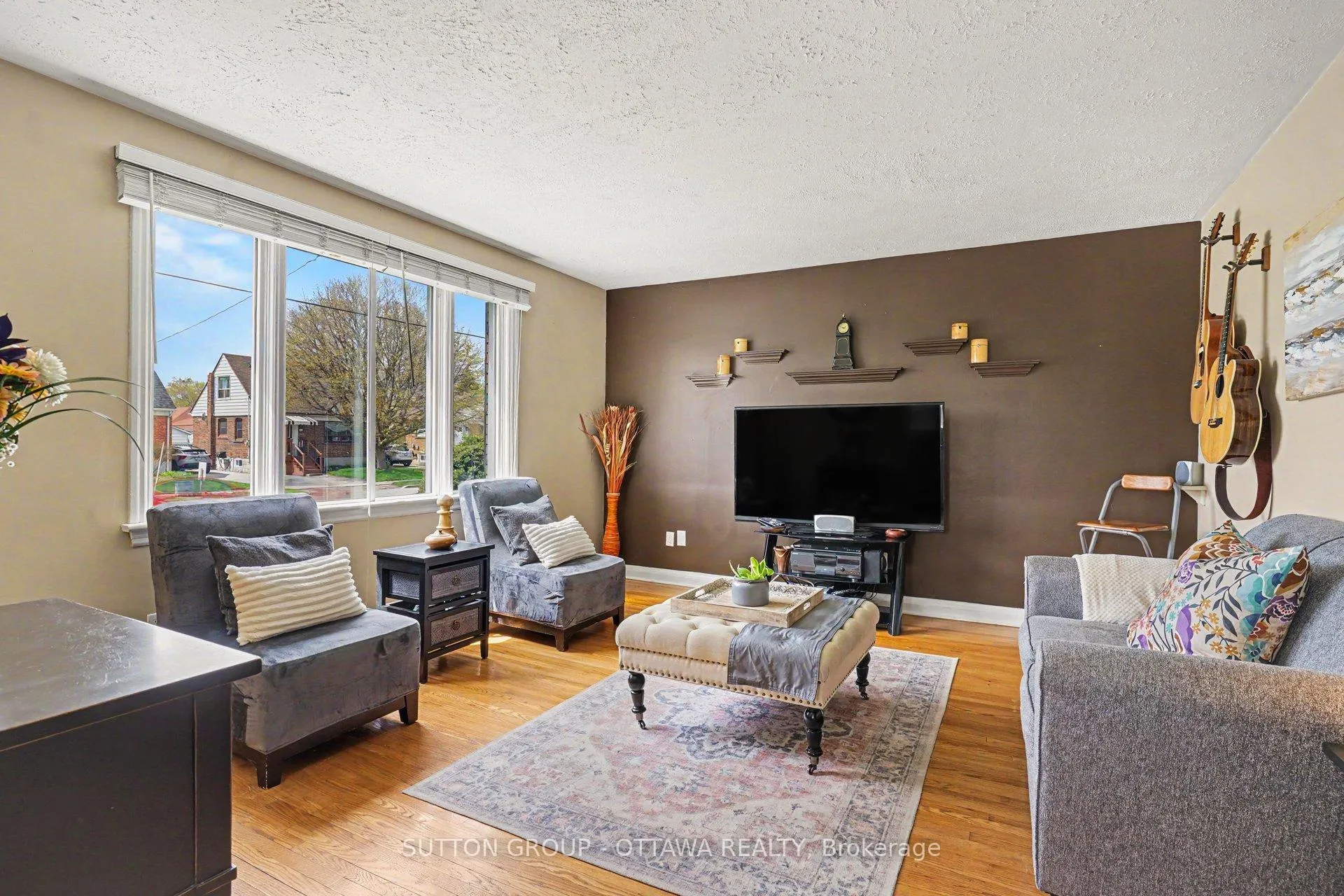 Photo 2 of 323 Wilson Road S, Oshawa, Donevan — HOMEH