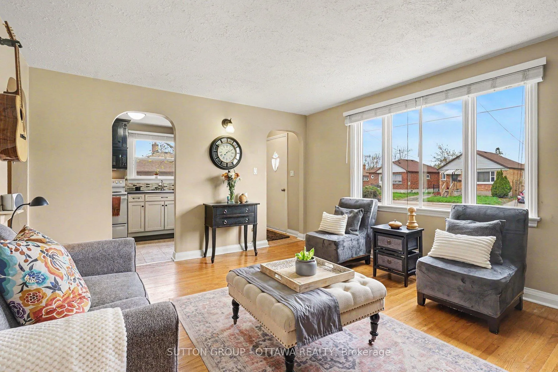 Photo 3 of 323 Wilson Road S, Oshawa, Donevan — HOMEH