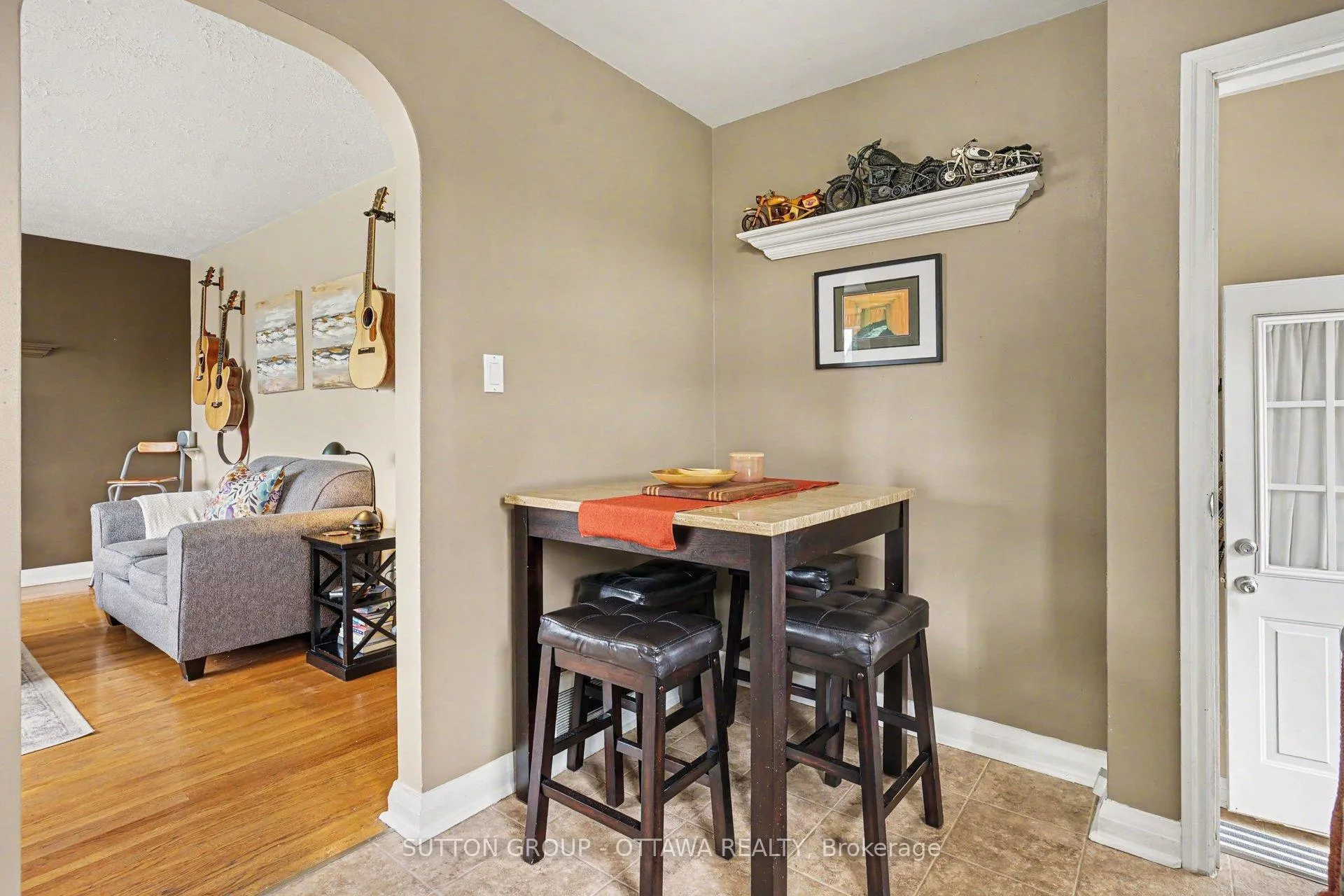 Photo 5 of 323 Wilson Road S, Oshawa, Donevan — HOMEH