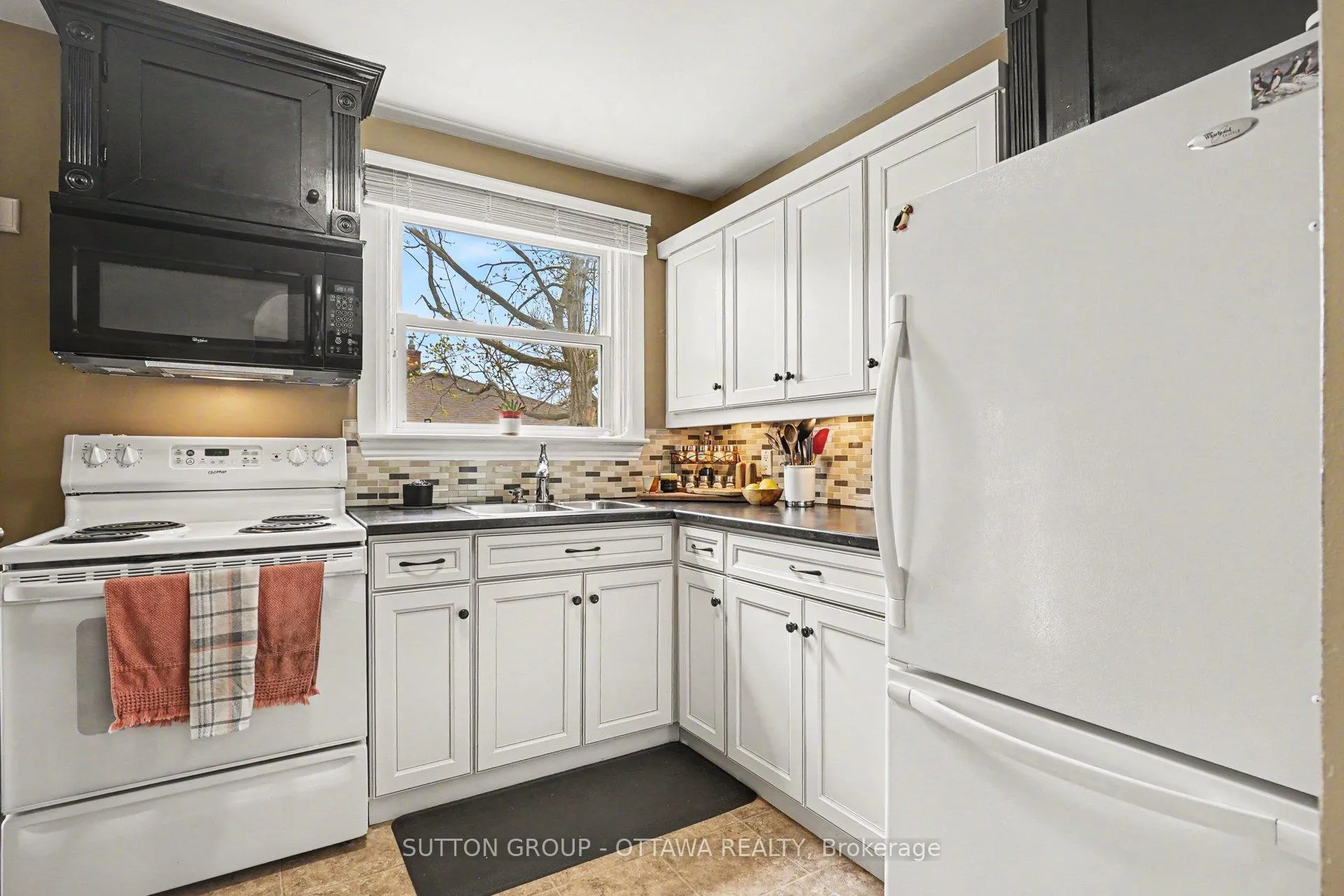 Photo 7 of 323 Wilson Road S, Oshawa, Donevan — HOMEH