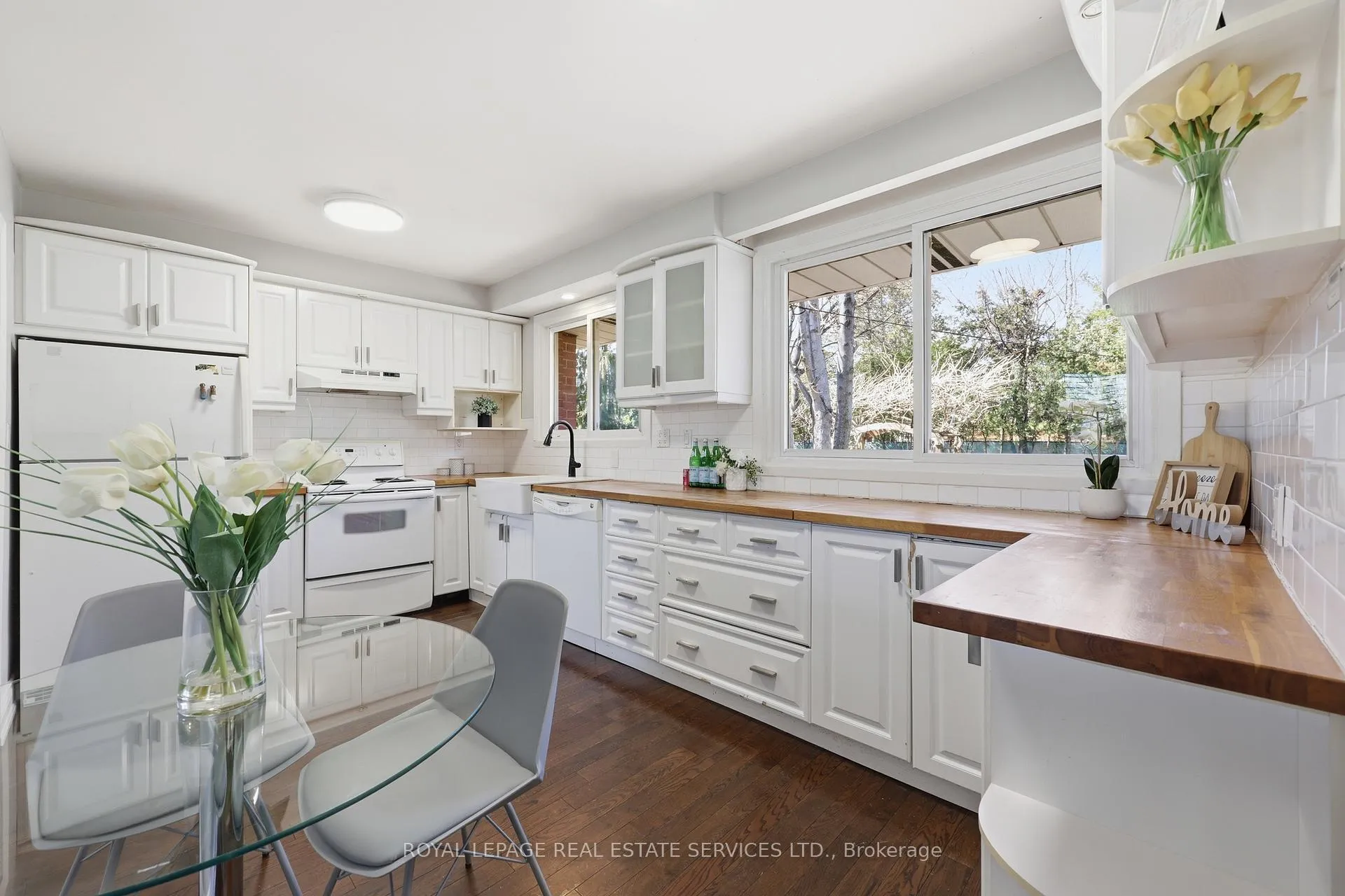 Photo 9 of 59 Sewell Drive, Oakville, College Park — HOMEH