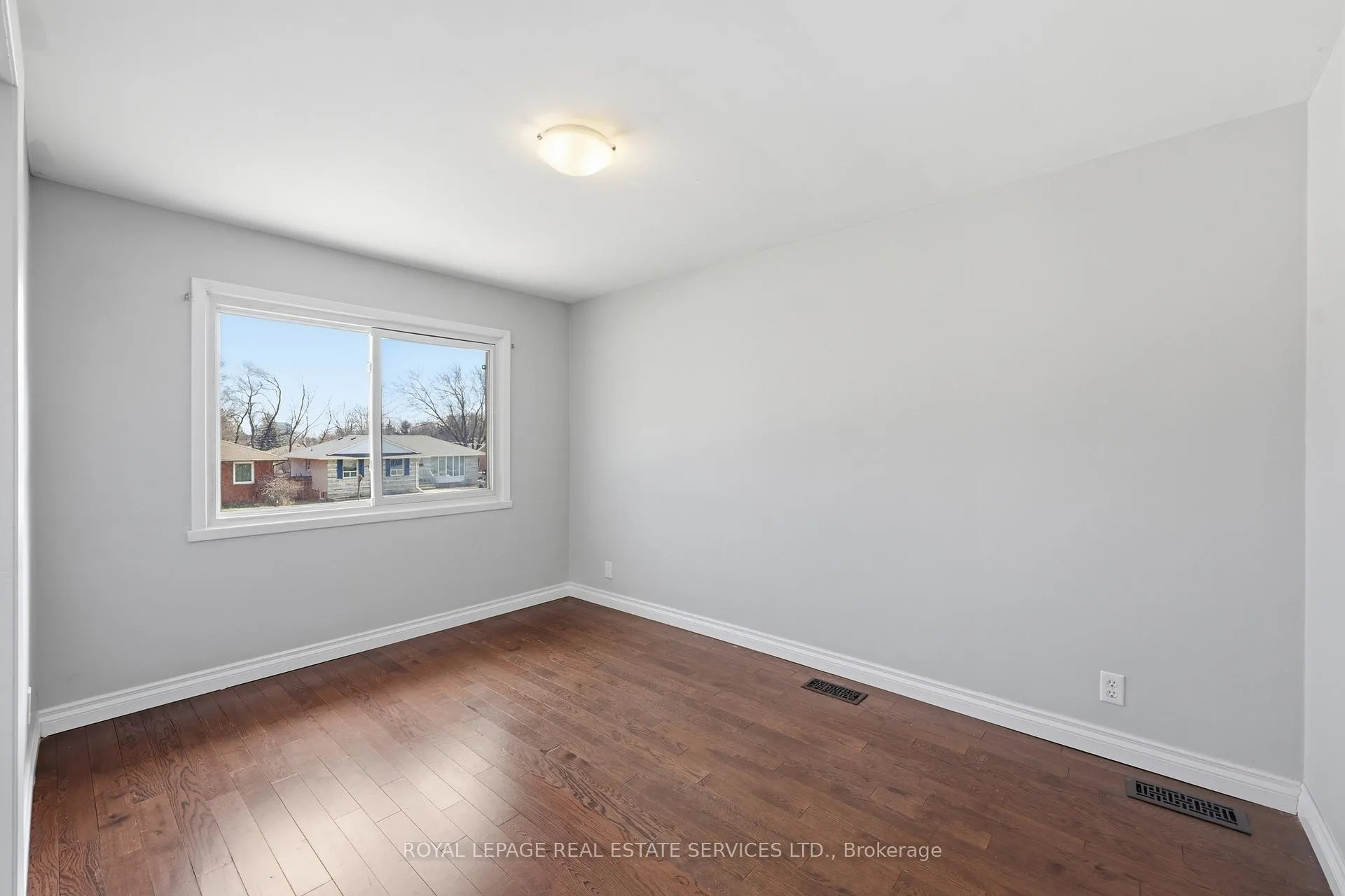 Photo 15 of 59 Sewell Drive, Oakville, College Park — HOMEH