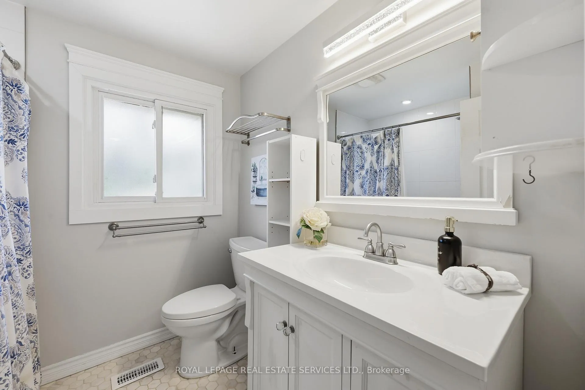 Photo 19 of 59 Sewell Drive, Oakville, College Park — HOMEH