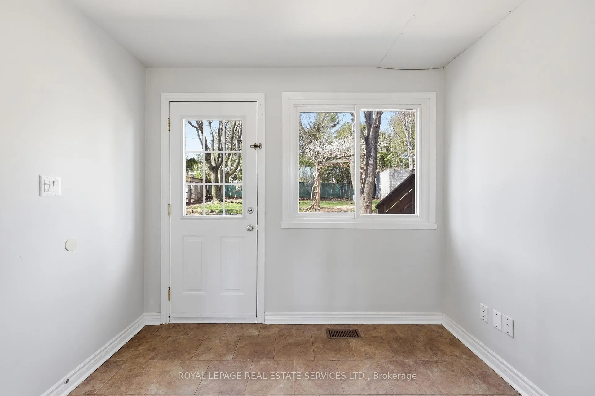 Photo 21 of 59 Sewell Drive, Oakville, College Park — HOMEH