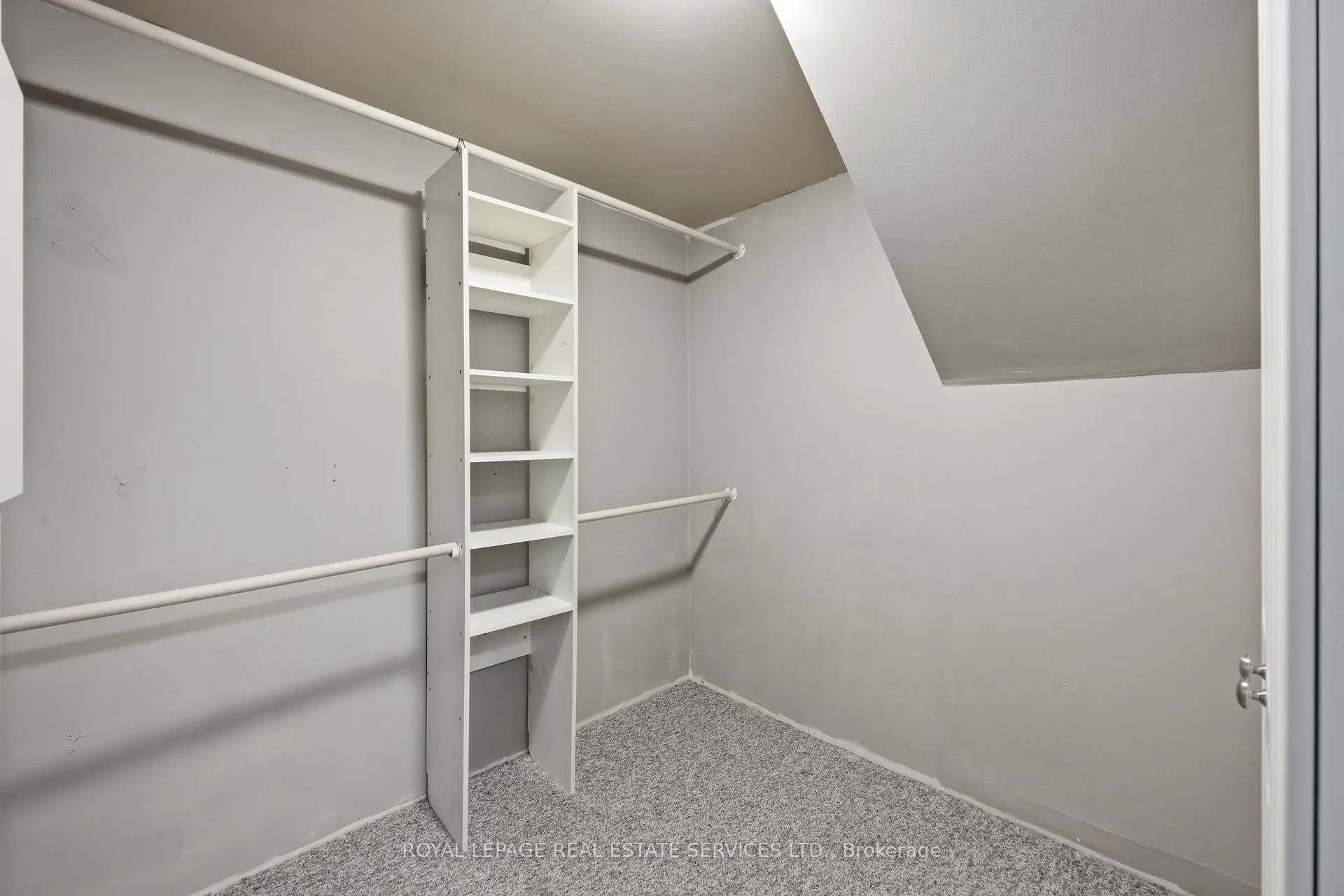 Photo 24 of 59 Sewell Drive, Oakville, College Park — HOMEH