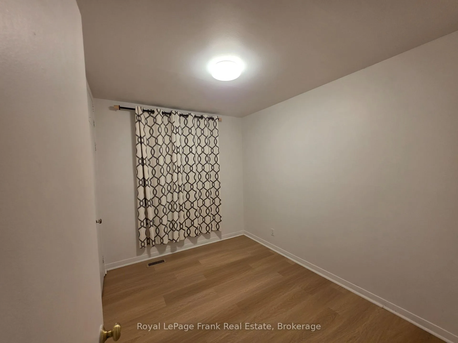Photo 11 of 813 Zator Avenue, Pickering, Bay Ridges — HOMEH