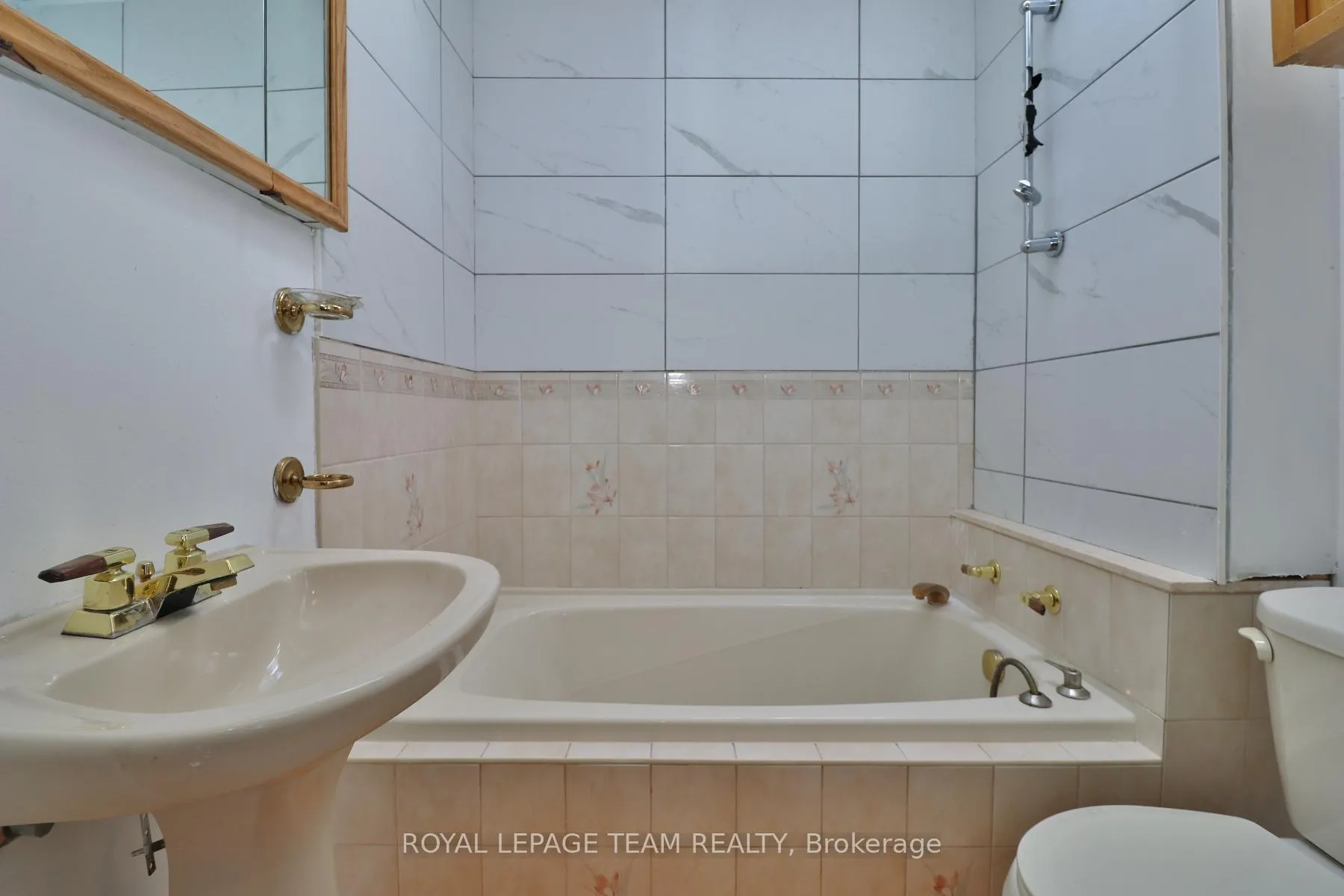 Photo 5 of 438 Parkdale Avenue, Ottawa, Ottawa West — HOMEH