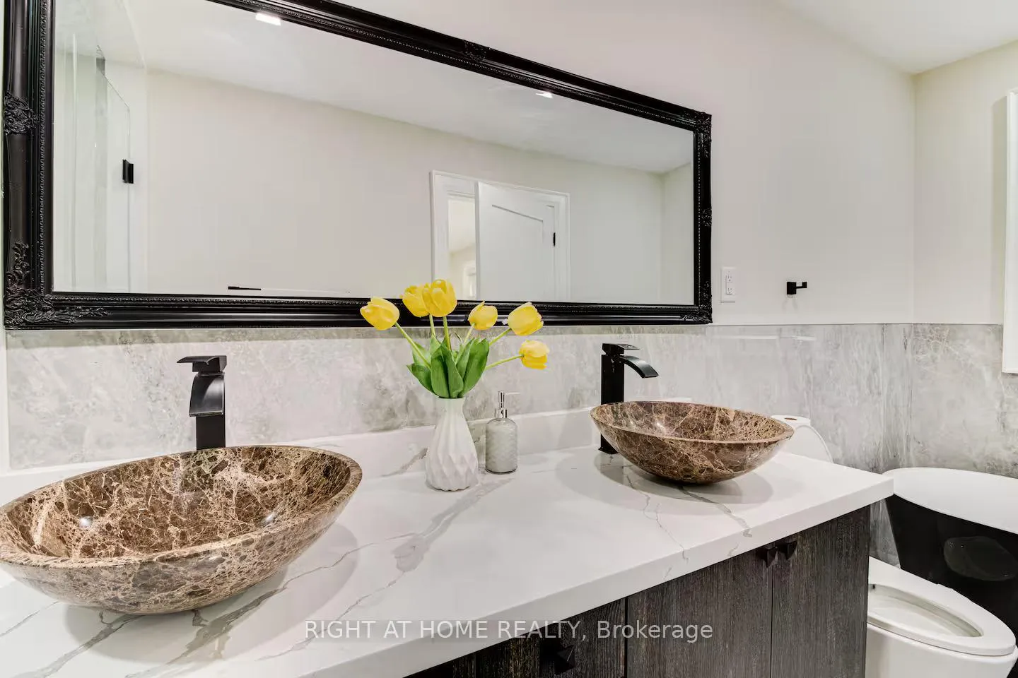 Photo 5 of 363B Pharmacy Ave, Scarborough, Clairlea-Birchmount — HOMEH