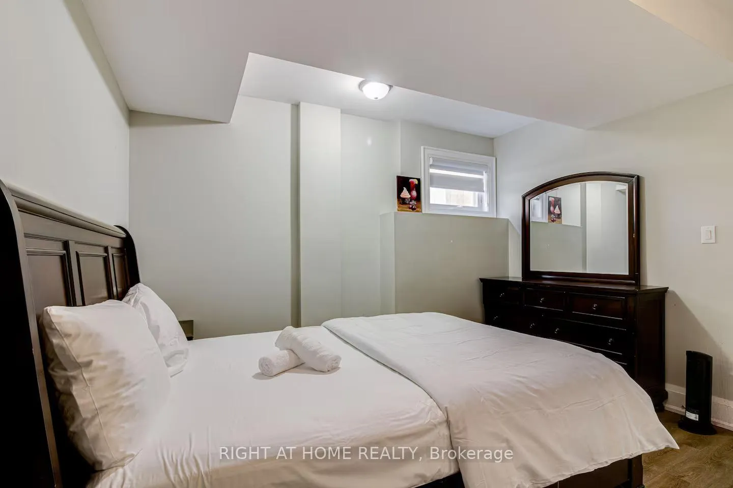 Photo 12 of 363B Pharmacy Ave, Scarborough, Clairlea-Birchmount — HOMEH