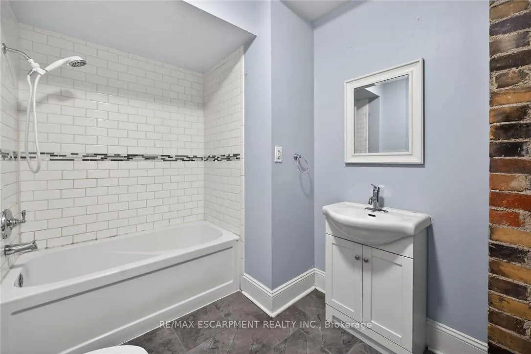 Photo 16 of 495 Charlton Avenue E, Hamilton, Stinson — HOMEH