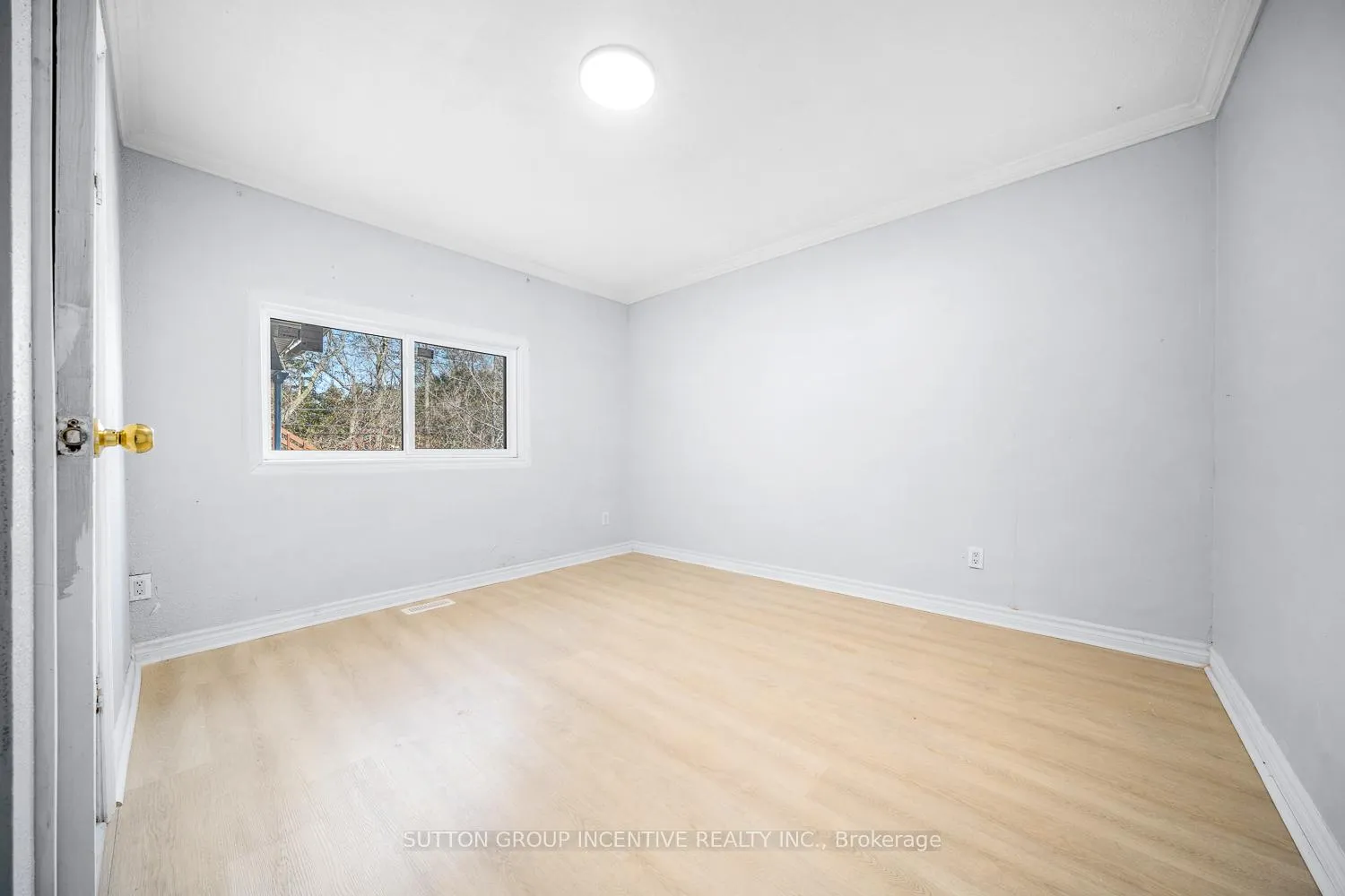 Photo 18 of 300 Metro Road N, Georgina, Historic Lakeshore Communities — HOMEH