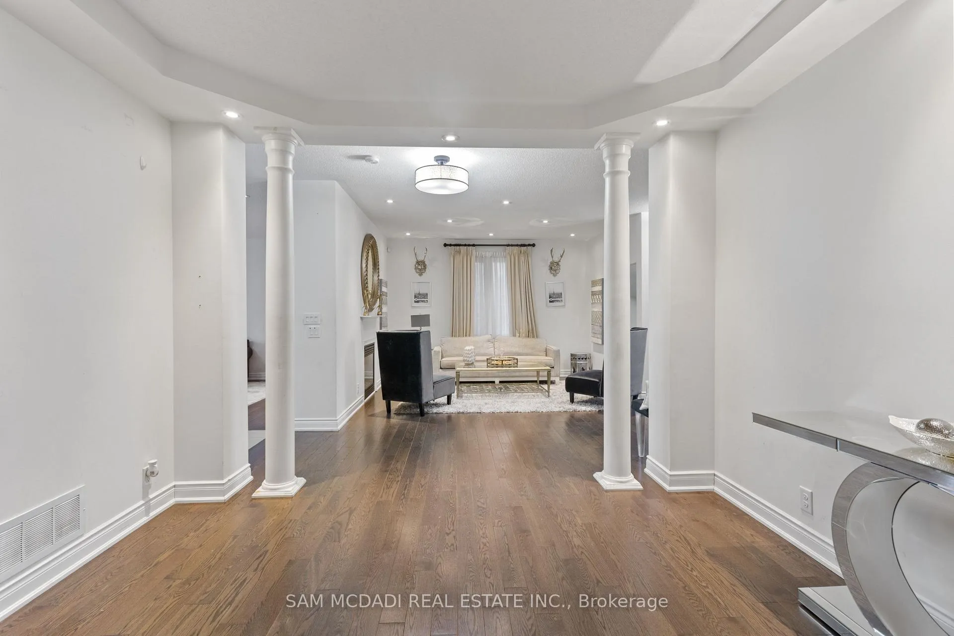 Photo 6 of 53 Lorenville Drive, Brampton, Credit Valley — HOMEH