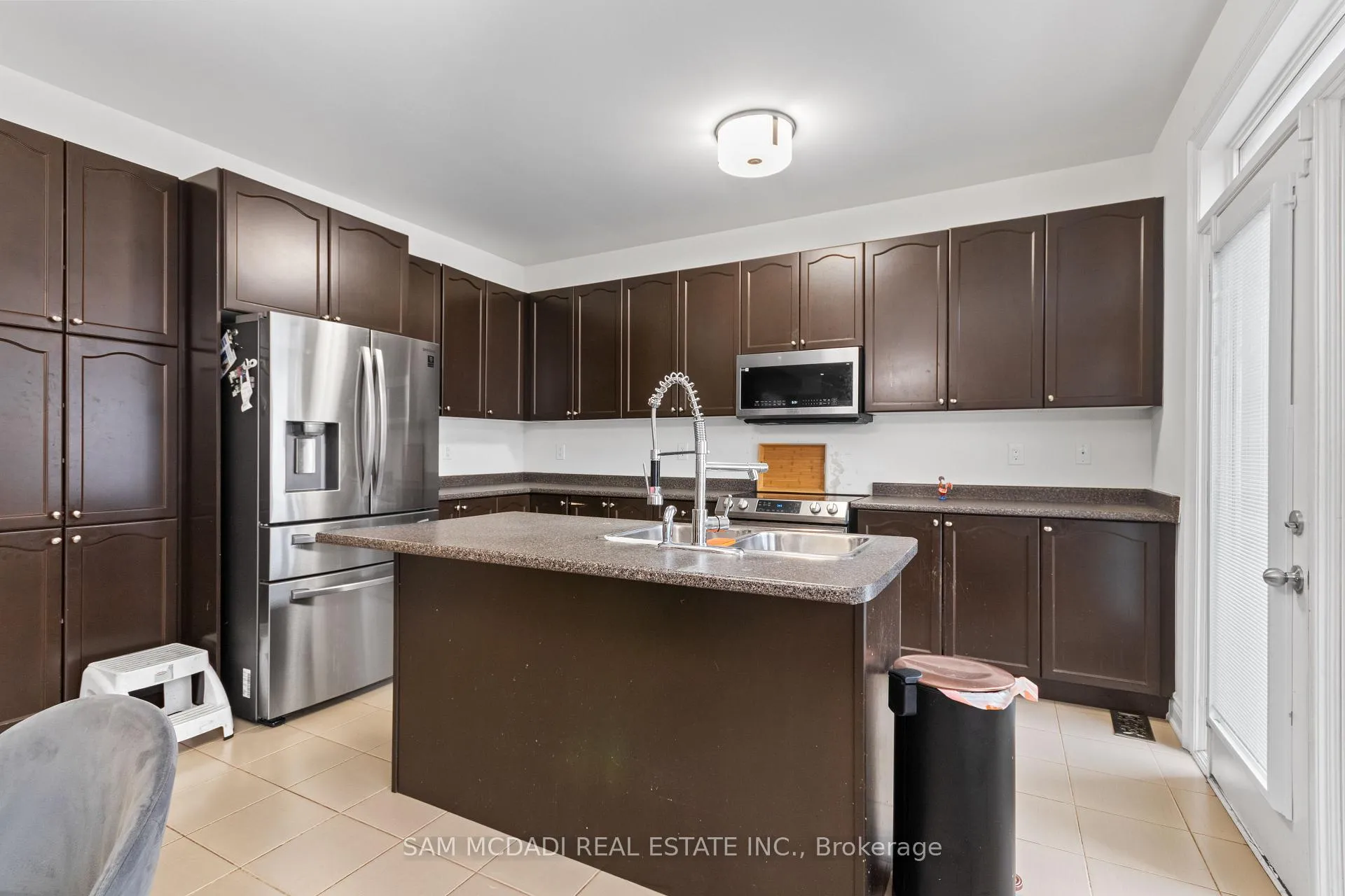 Photo 10 of 53 Lorenville Drive, Brampton, Credit Valley — HOMEH