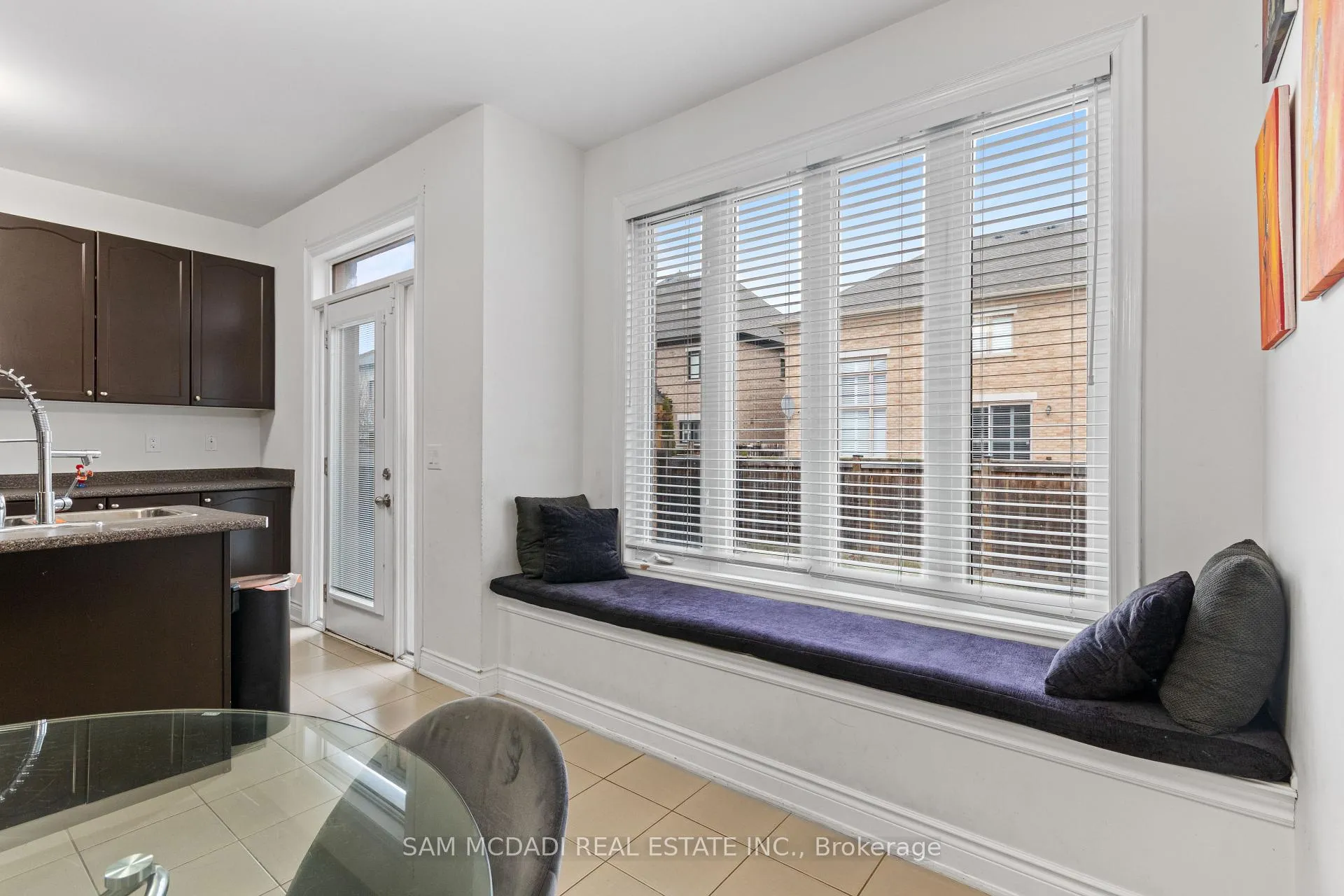 Photo 11 of 53 Lorenville Drive, Brampton, Credit Valley — HOMEH