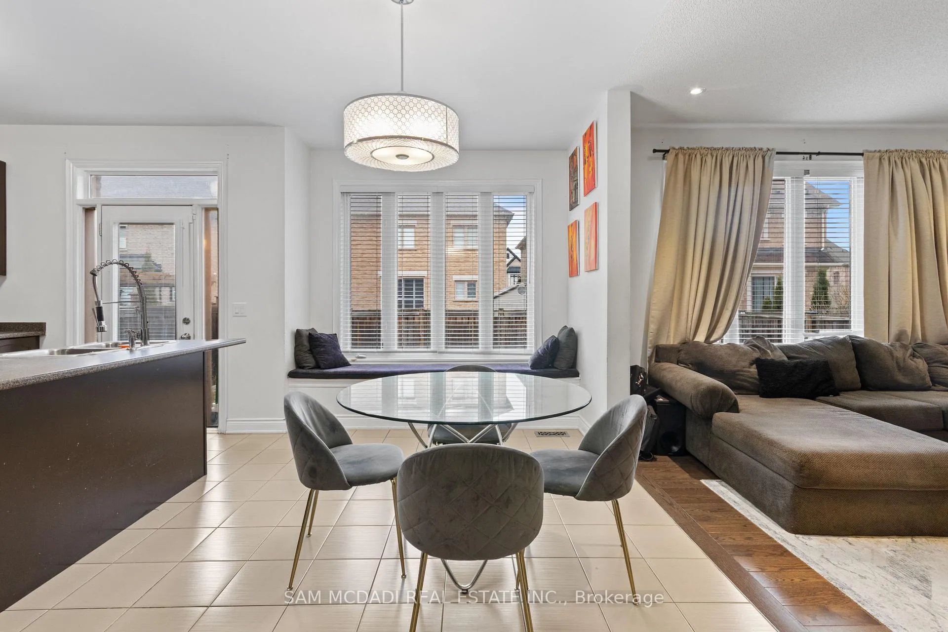 Photo 12 of 53 Lorenville Drive, Brampton, Credit Valley — HOMEH