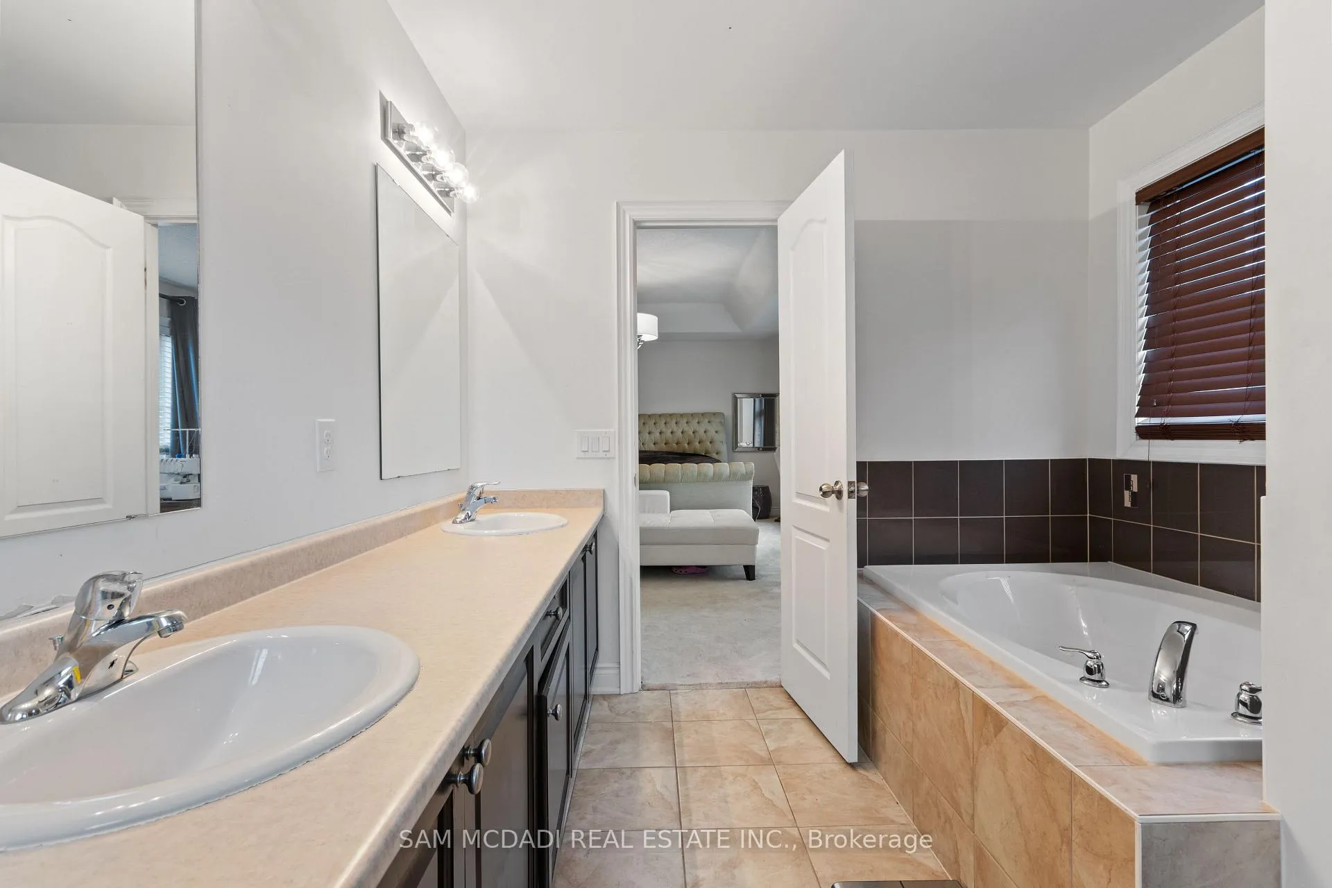 Photo 20 of 53 Lorenville Drive, Brampton, Credit Valley — HOMEH