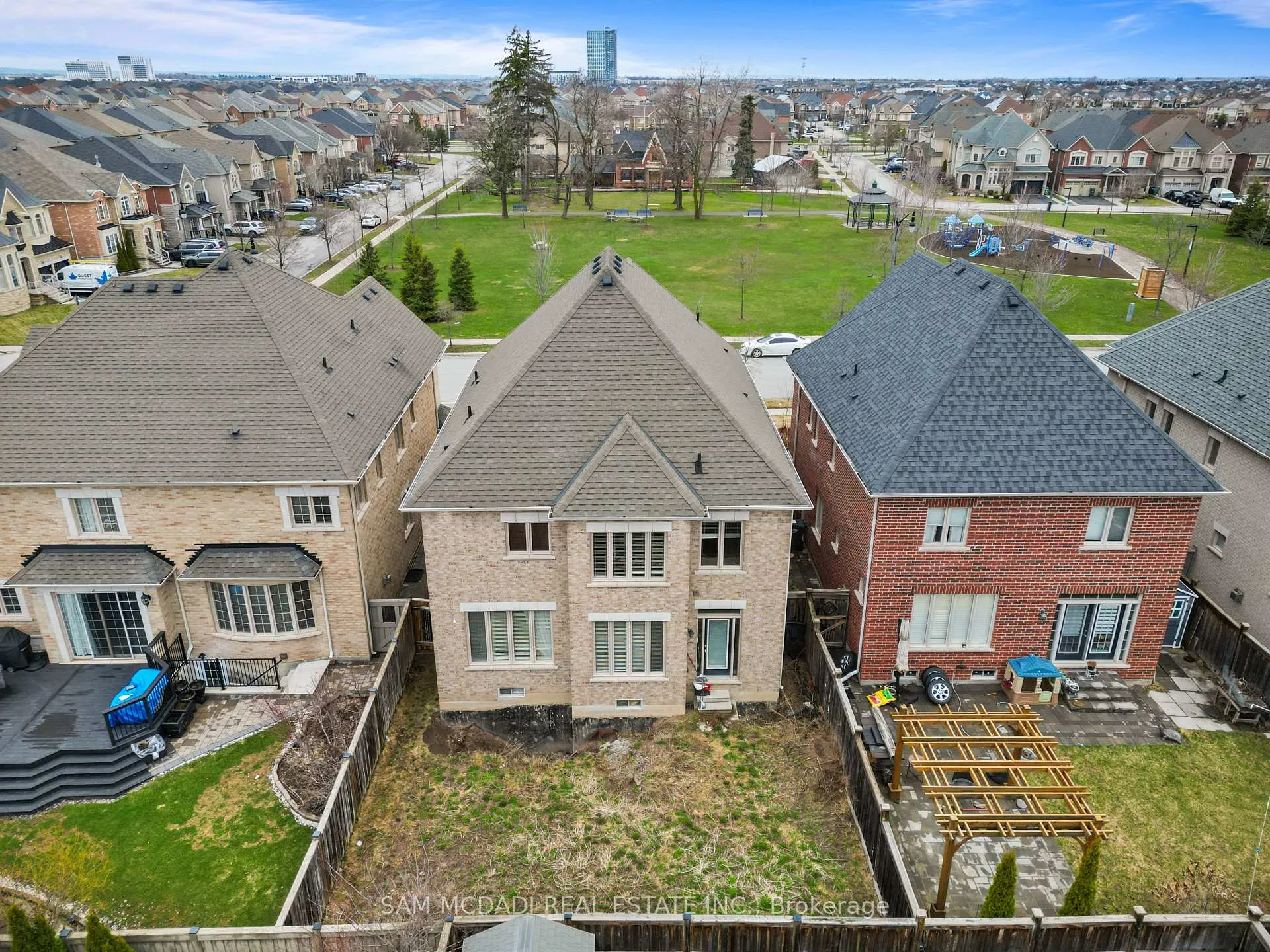 Photo 29 of 53 Lorenville Drive, Brampton, Credit Valley — HOMEH