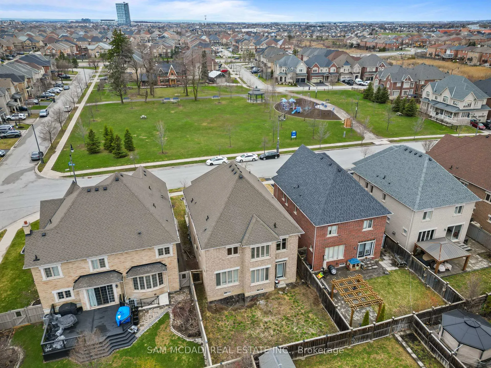 Photo 30 of 53 Lorenville Drive, Brampton, Credit Valley — HOMEH