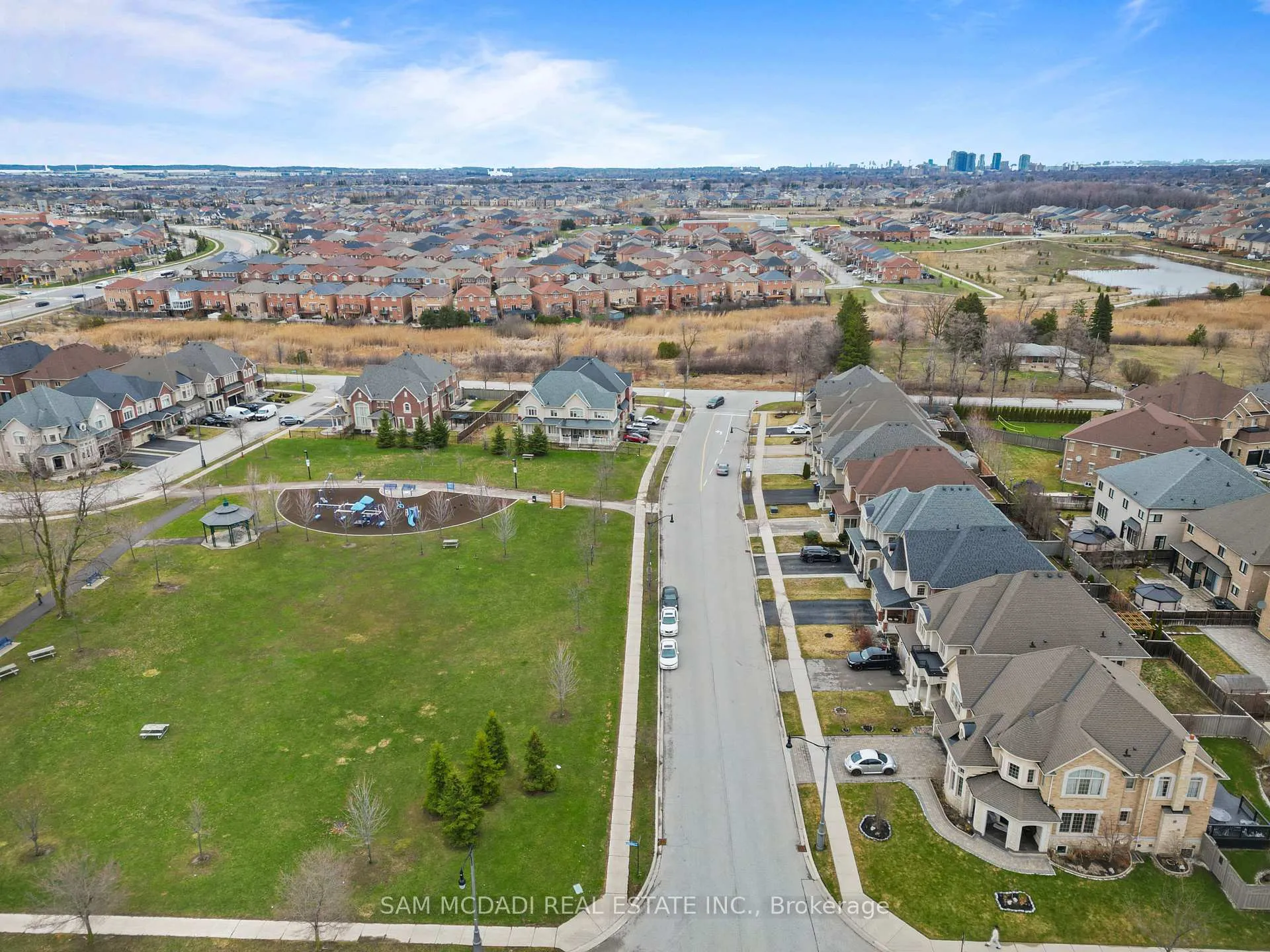 Photo 31 of 53 Lorenville Drive, Brampton, Credit Valley — HOMEH