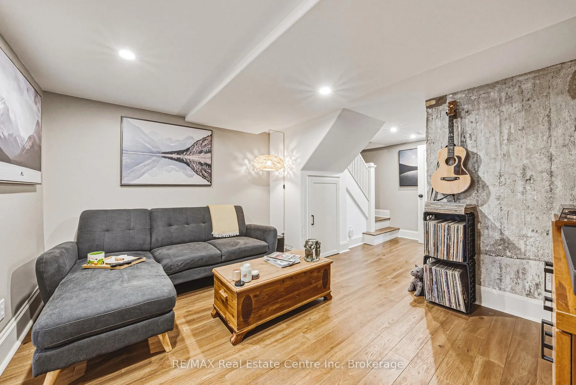 Photo 25 of 55 Vancamp Avenue, Kitchener — HOMEH
