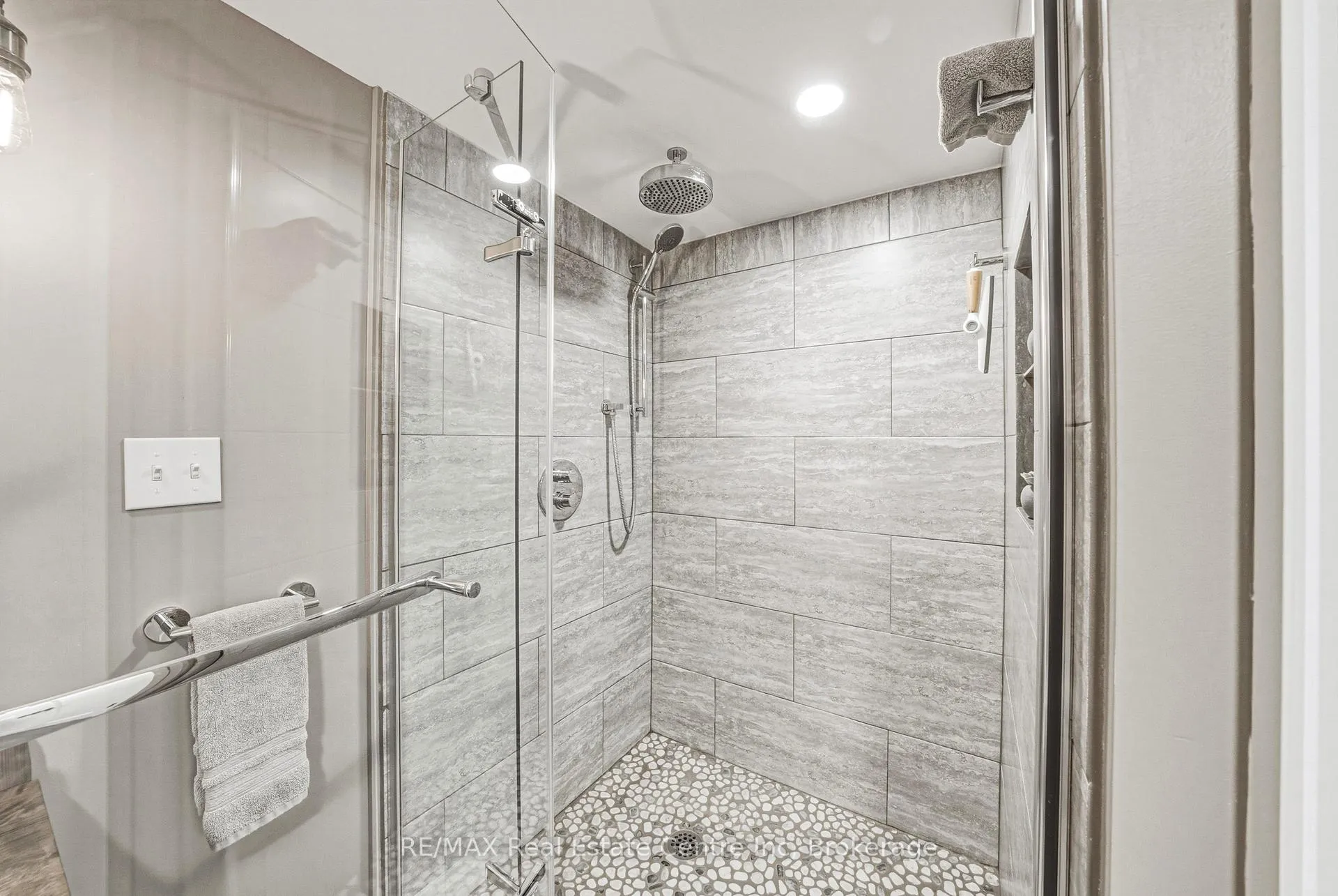 Photo 30 of 55 Vancamp Avenue, Kitchener — HOMEH