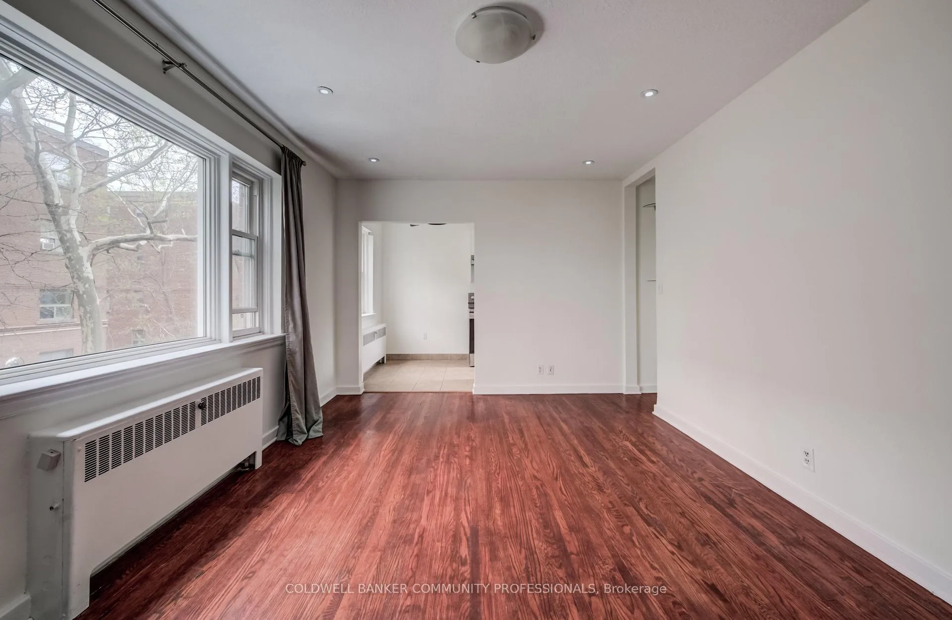 Photo 8 of 137 Emerald Street S, Hamilton, Stinson — HOMEH