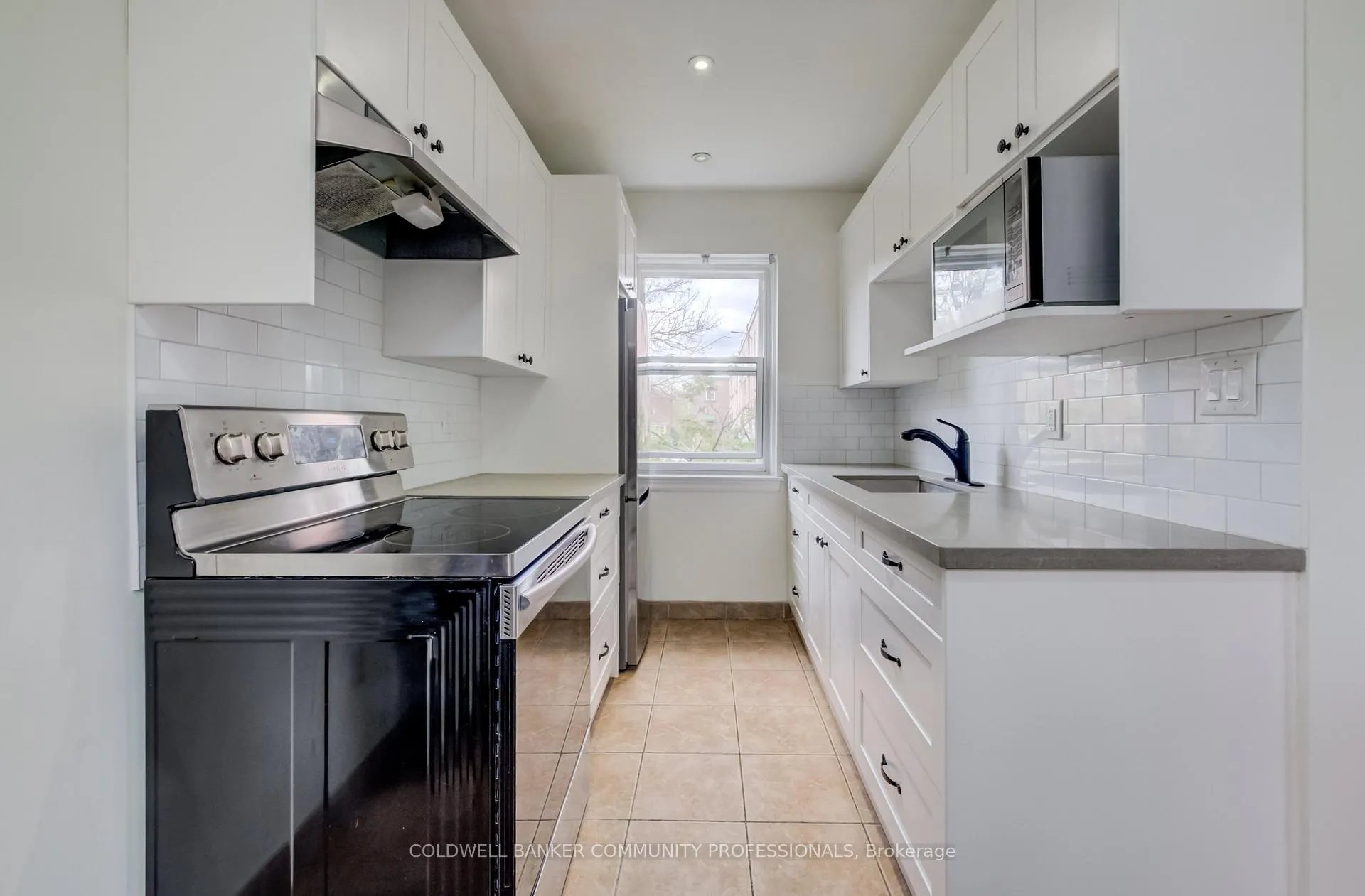 Photo 3 of 137 Emerald Street S, Hamilton, Stinson — HOMEH