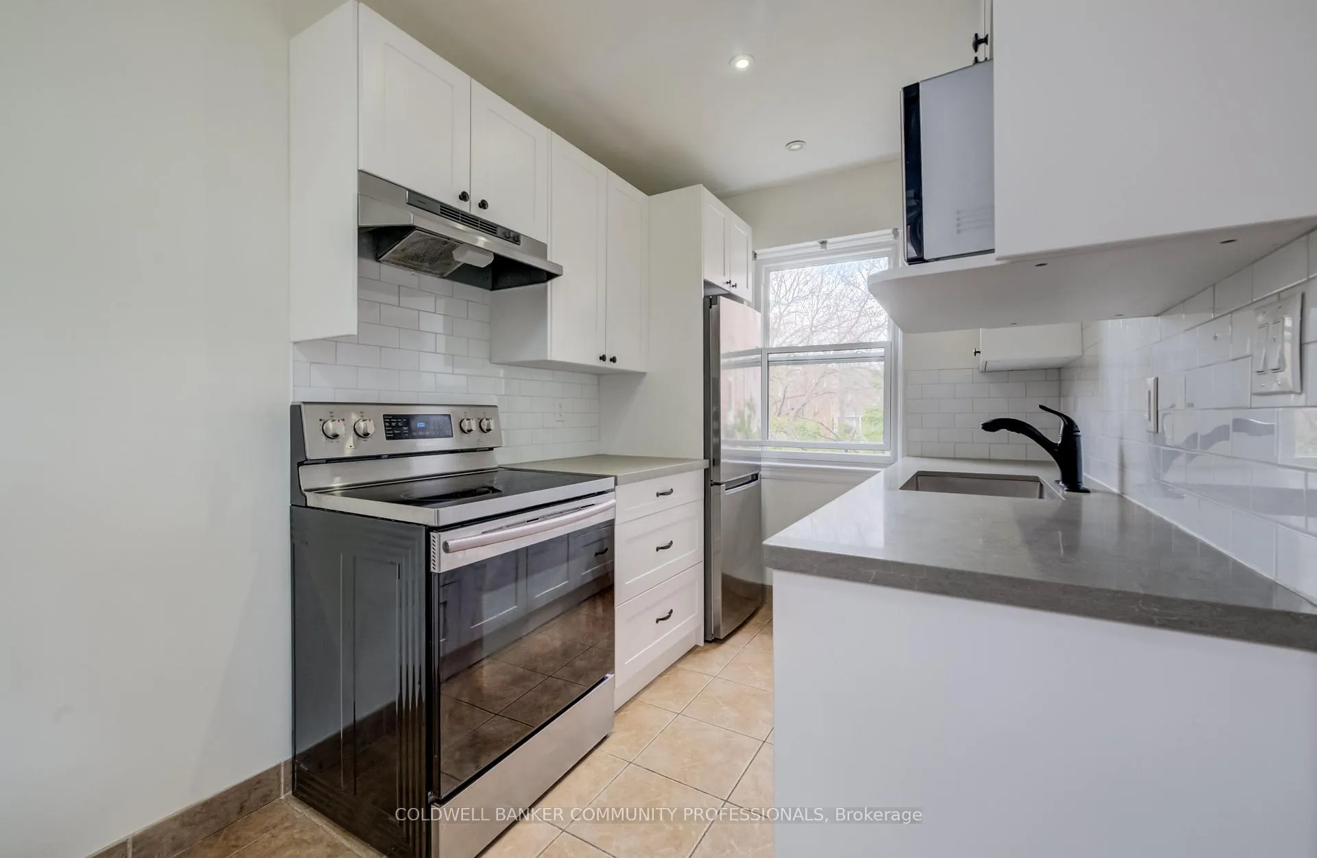 Photo 5 of 137 Emerald Street S, Hamilton, Stinson — HOMEH