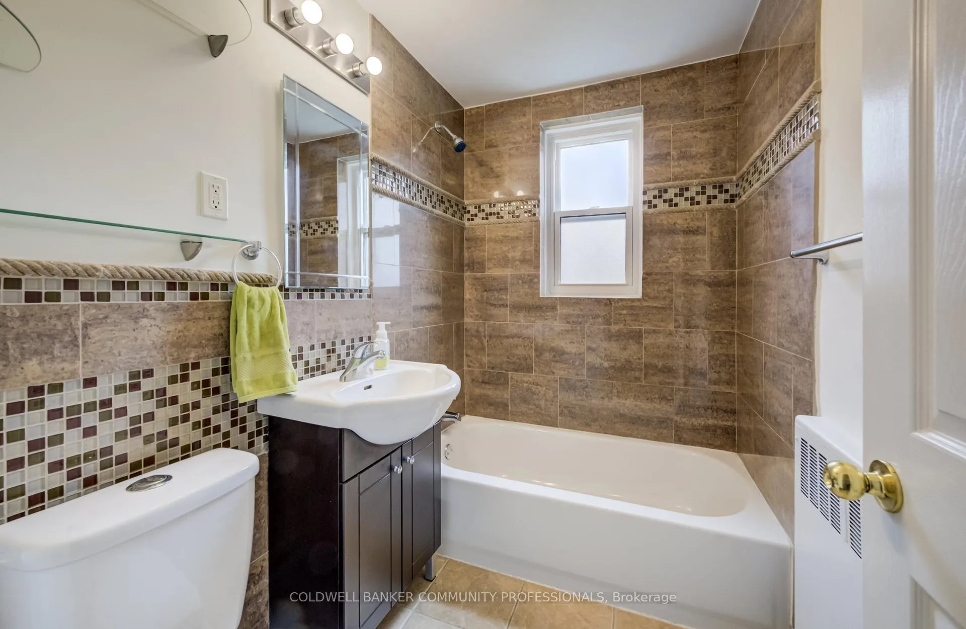 Photo 16 of 137 Emerald Street S, Hamilton, Stinson — HOMEH