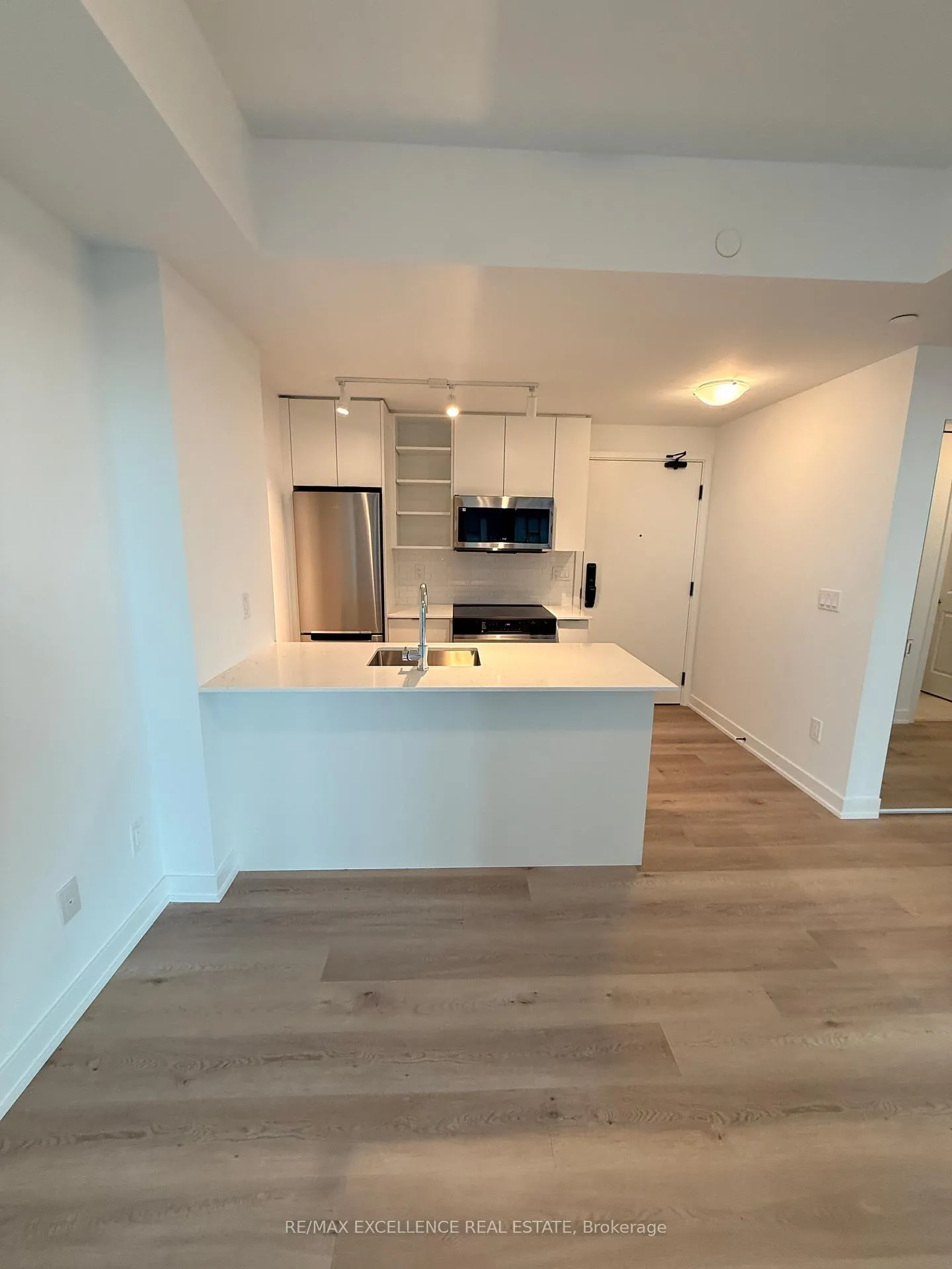 Photo 4 of Unit 1403, 2075 Lakeshore Road, Burlington, Brant — HOMEH