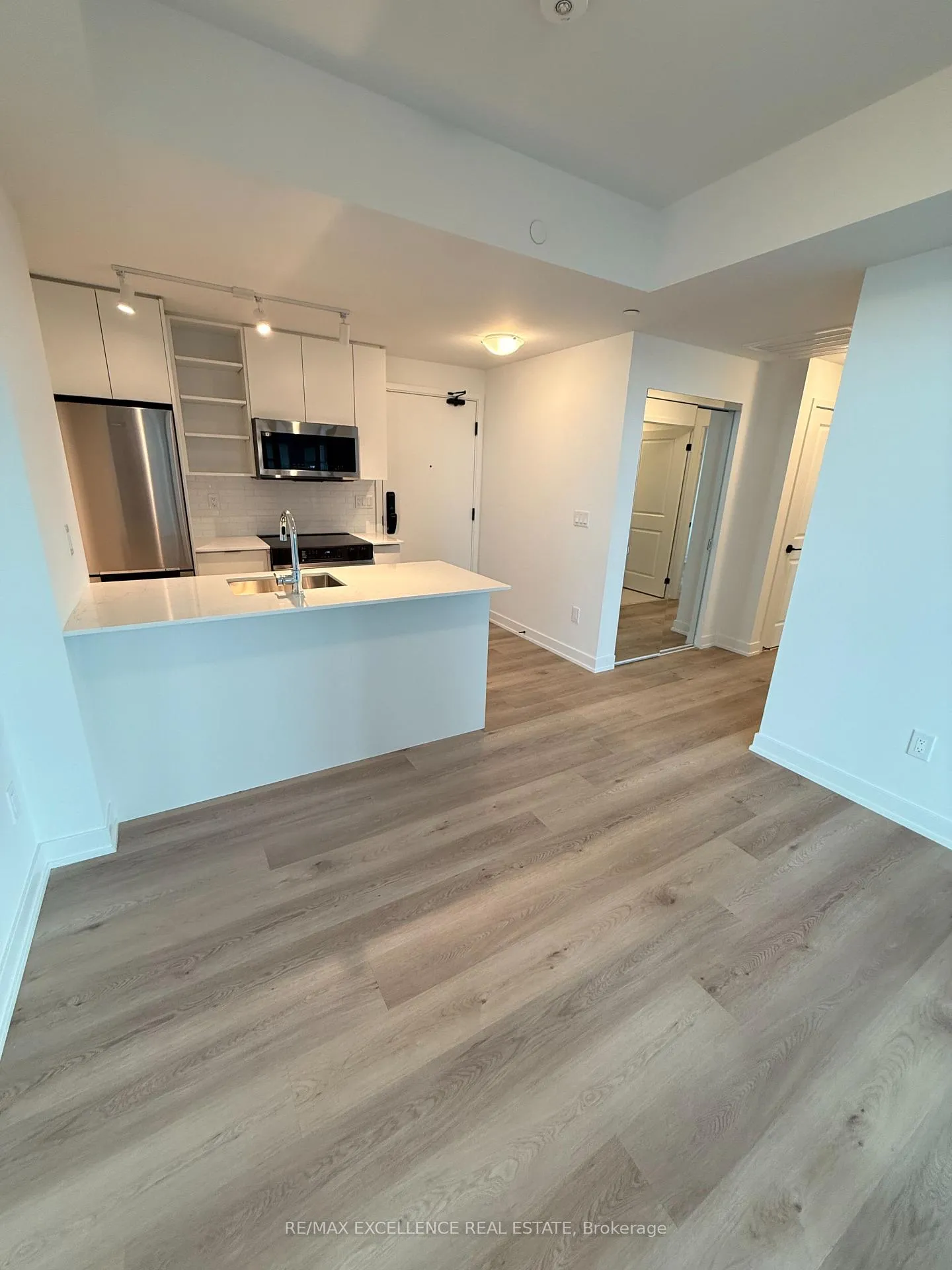 Photo 5 of Unit 1403, 2075 Lakeshore Road, Burlington, Brant — HOMEH