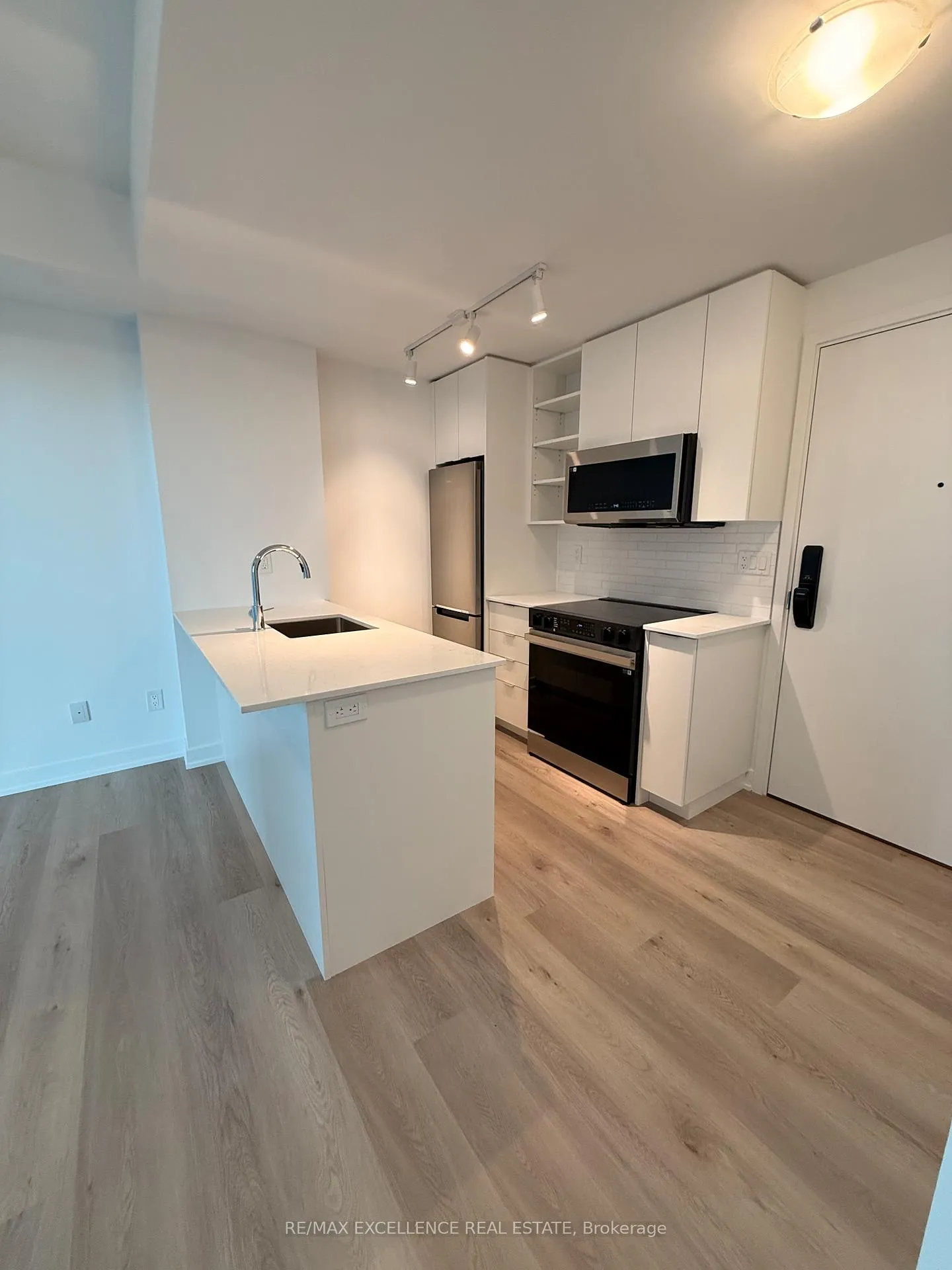 Photo 7 of Unit 1403, 2075 Lakeshore Road, Burlington, Brant — HOMEH