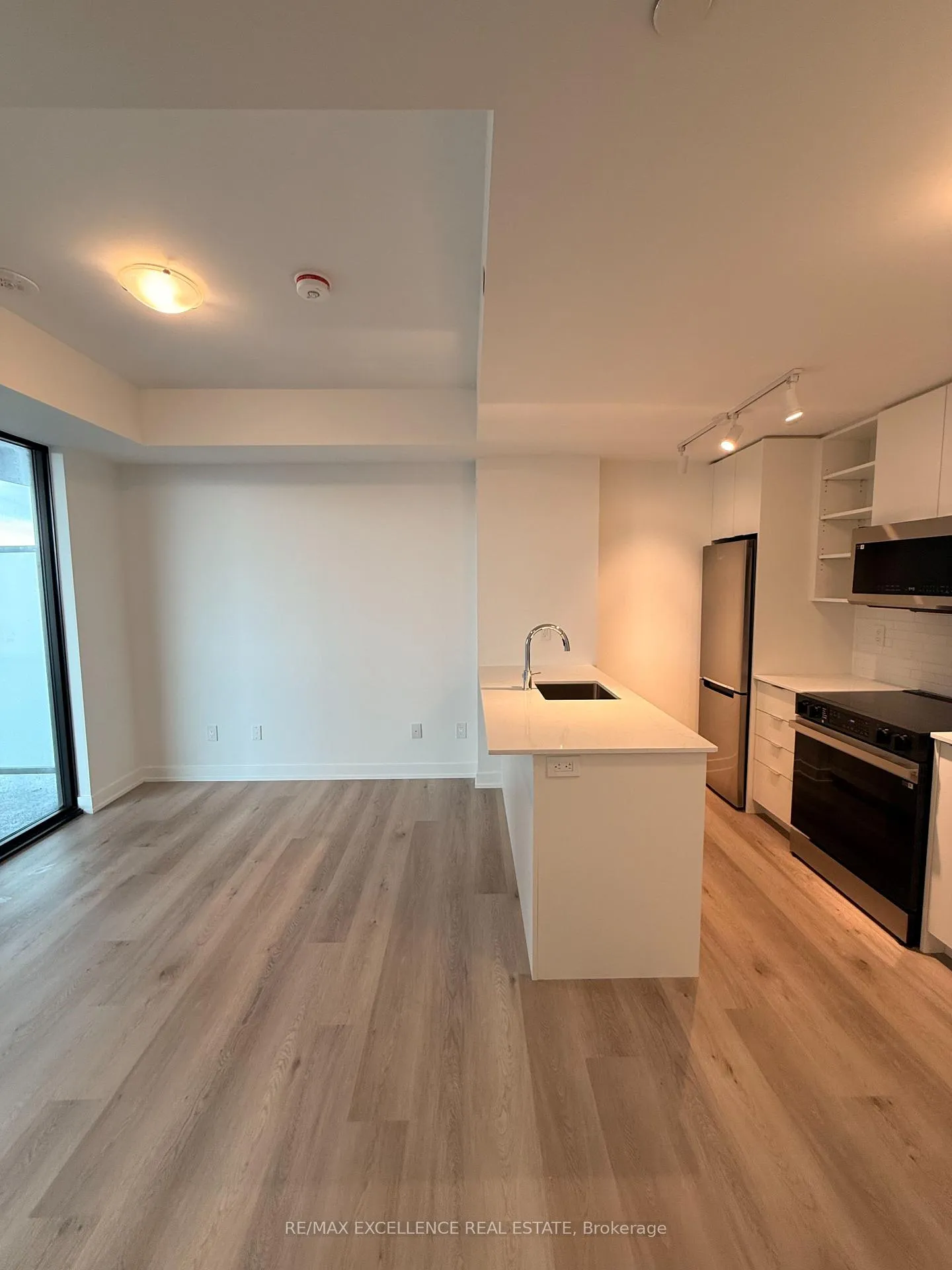 Photo 8 of Unit 1403, 2075 Lakeshore Road, Burlington, Brant — HOMEH