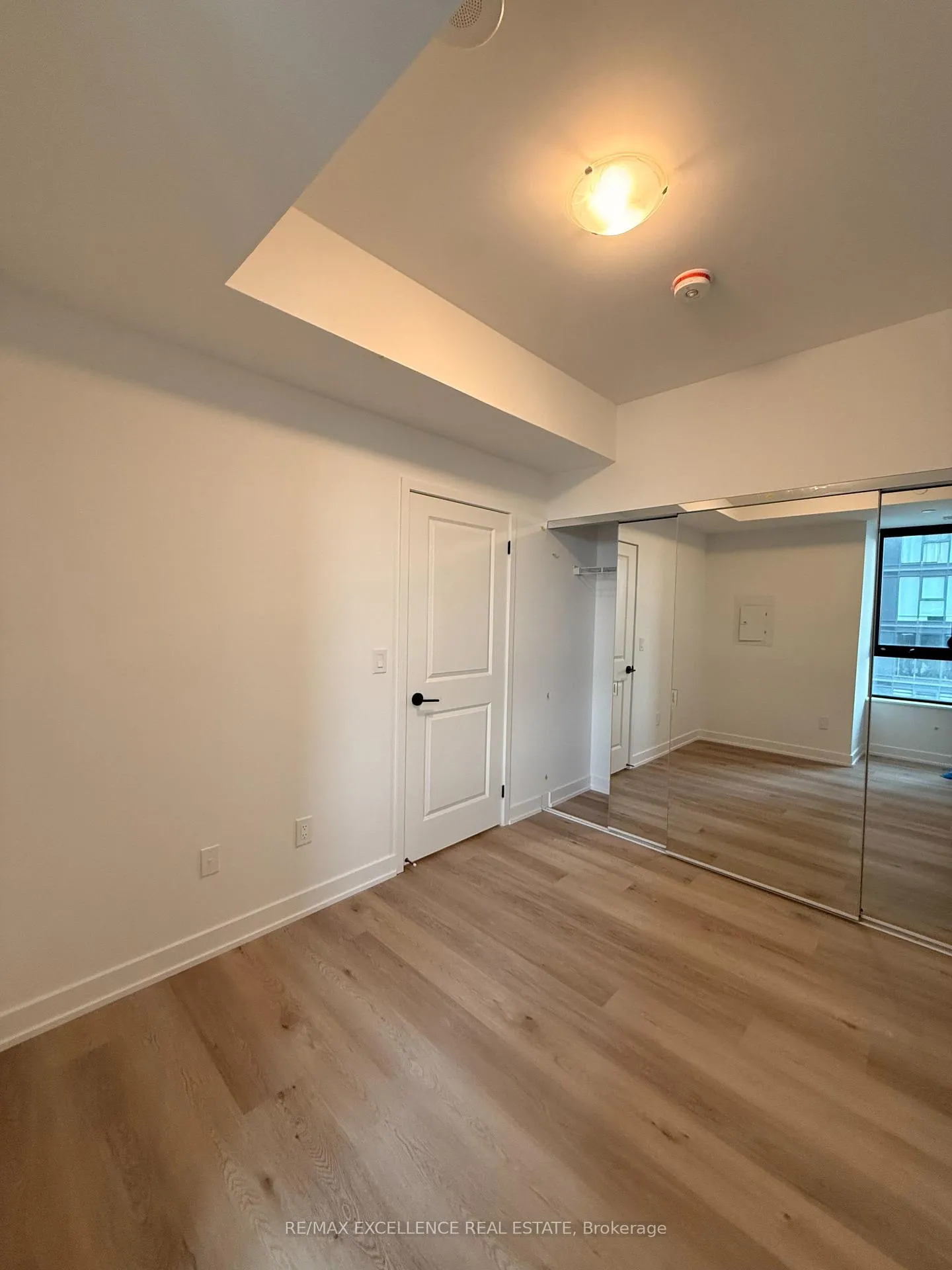 Photo 10 of Unit 1403, 2075 Lakeshore Road, Burlington, Brant — HOMEH