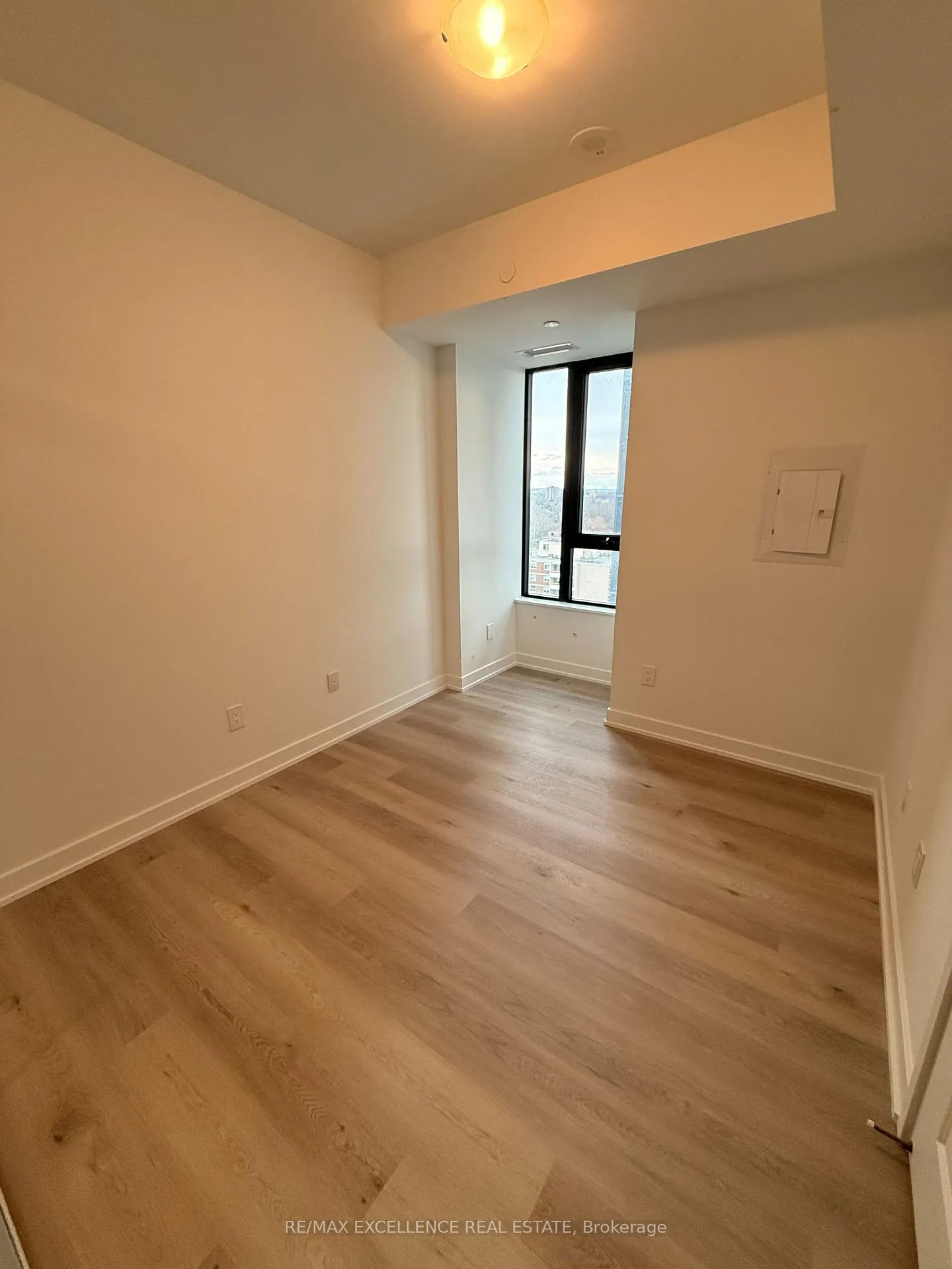 Photo 11 of Unit 1403, 2075 Lakeshore Road, Burlington, Brant — HOMEH