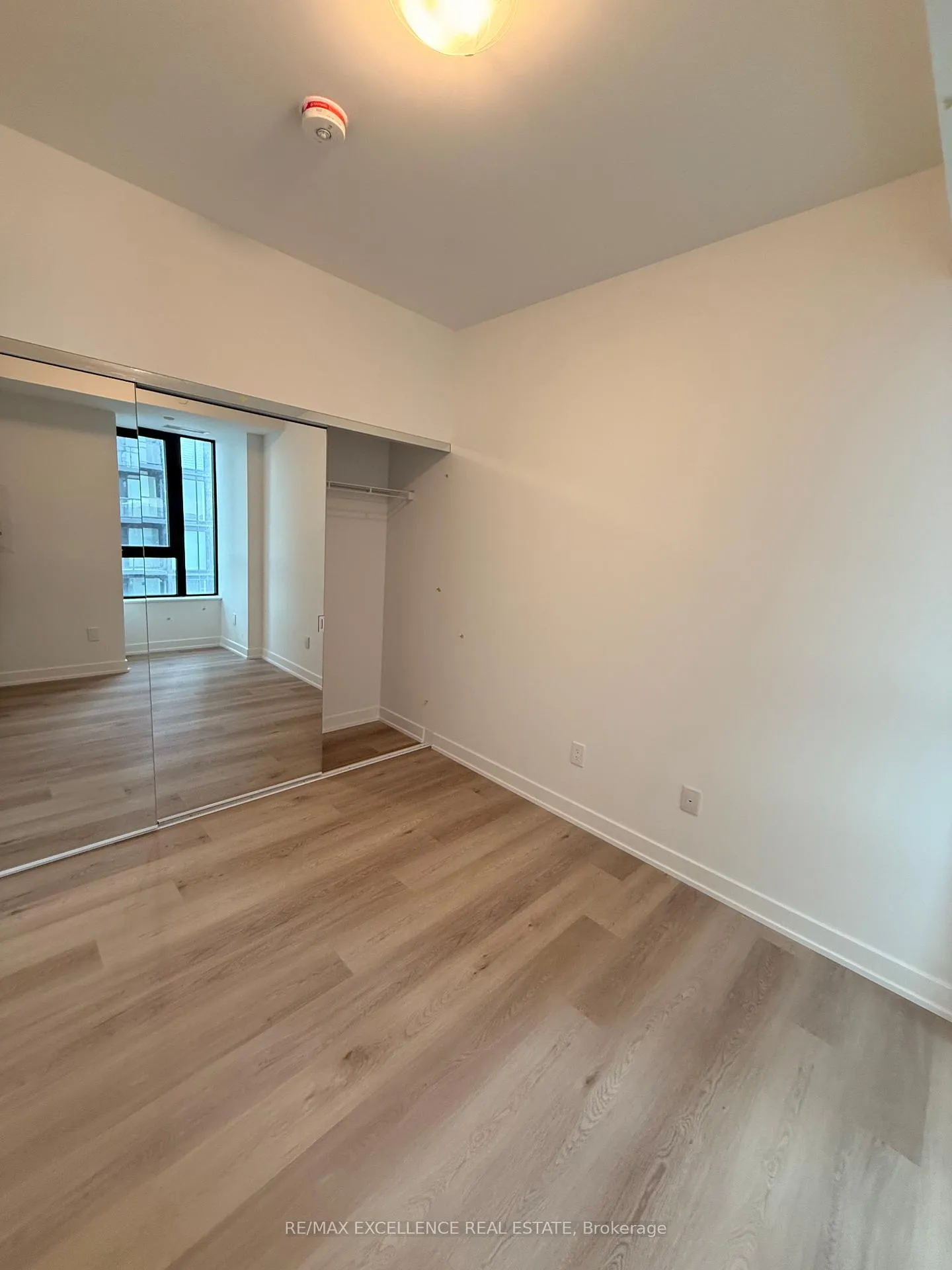 Photo 12 of Unit 1403, 2075 Lakeshore Road, Burlington, Brant — HOMEH
