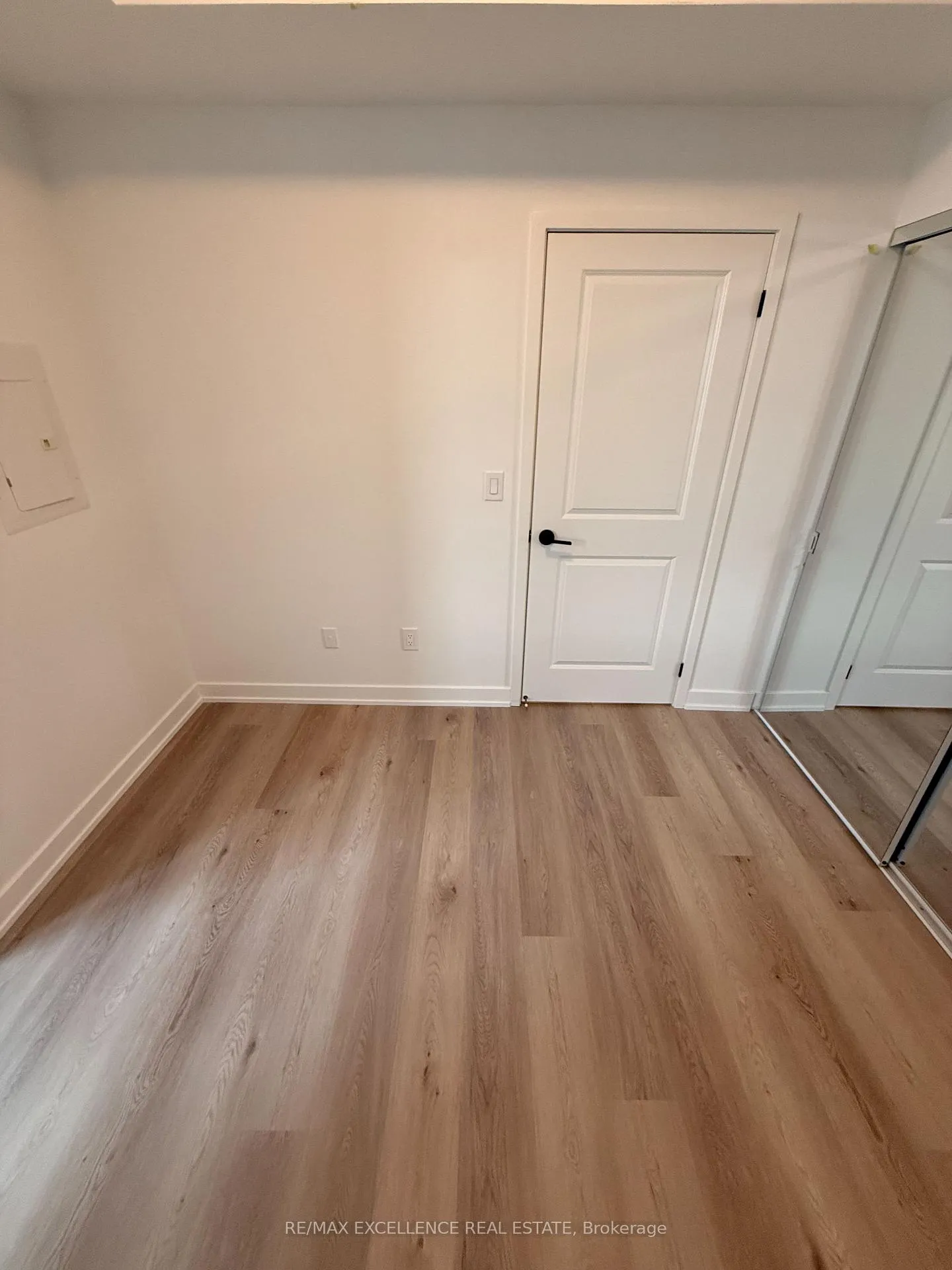 Photo 13 of Unit 1403, 2075 Lakeshore Road, Burlington, Brant — HOMEH