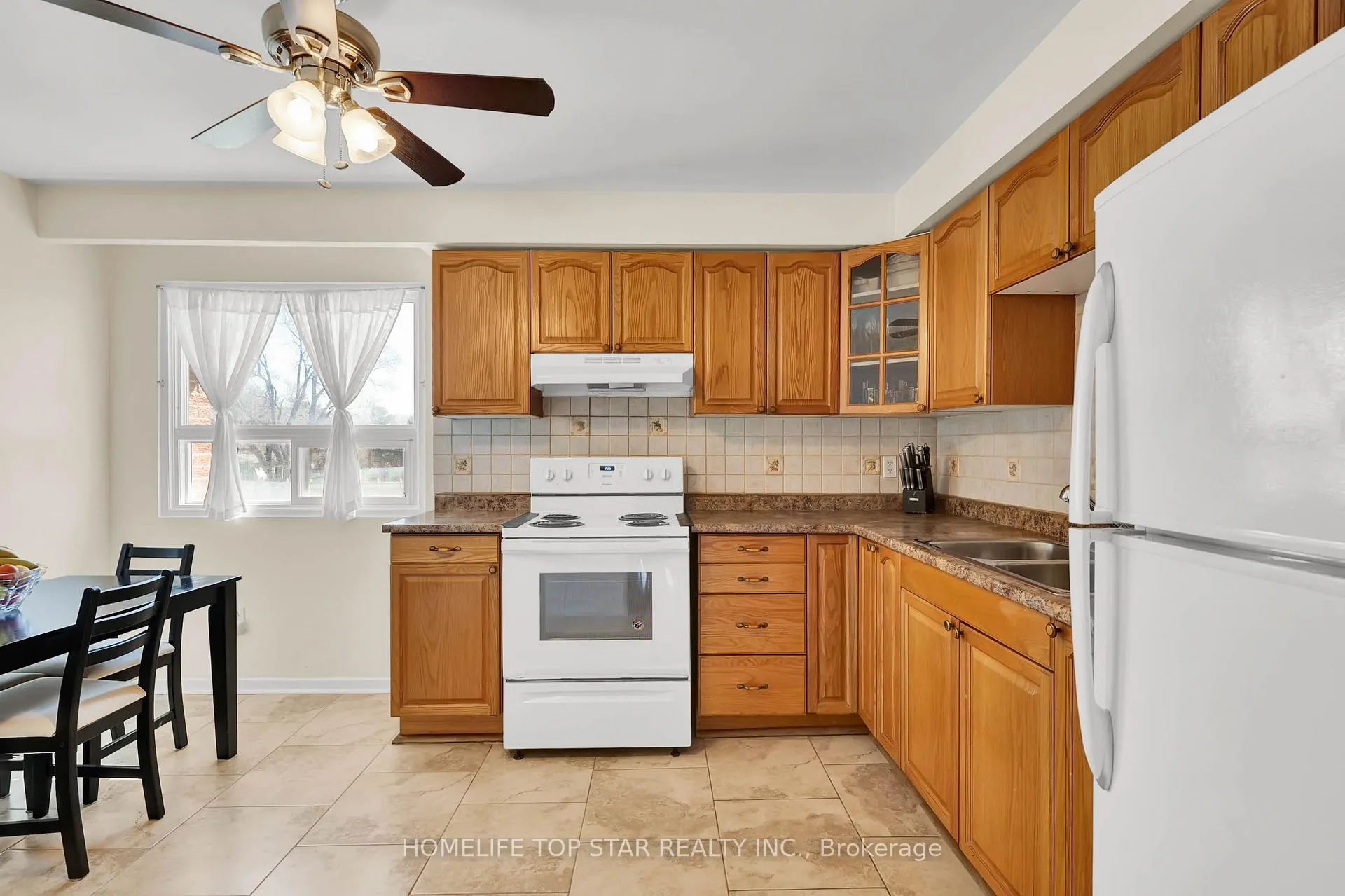 Photo 13 of Unit 33, 452 Silverstone Drive, Etobicoke, West Humber-Clairville — HOMEH