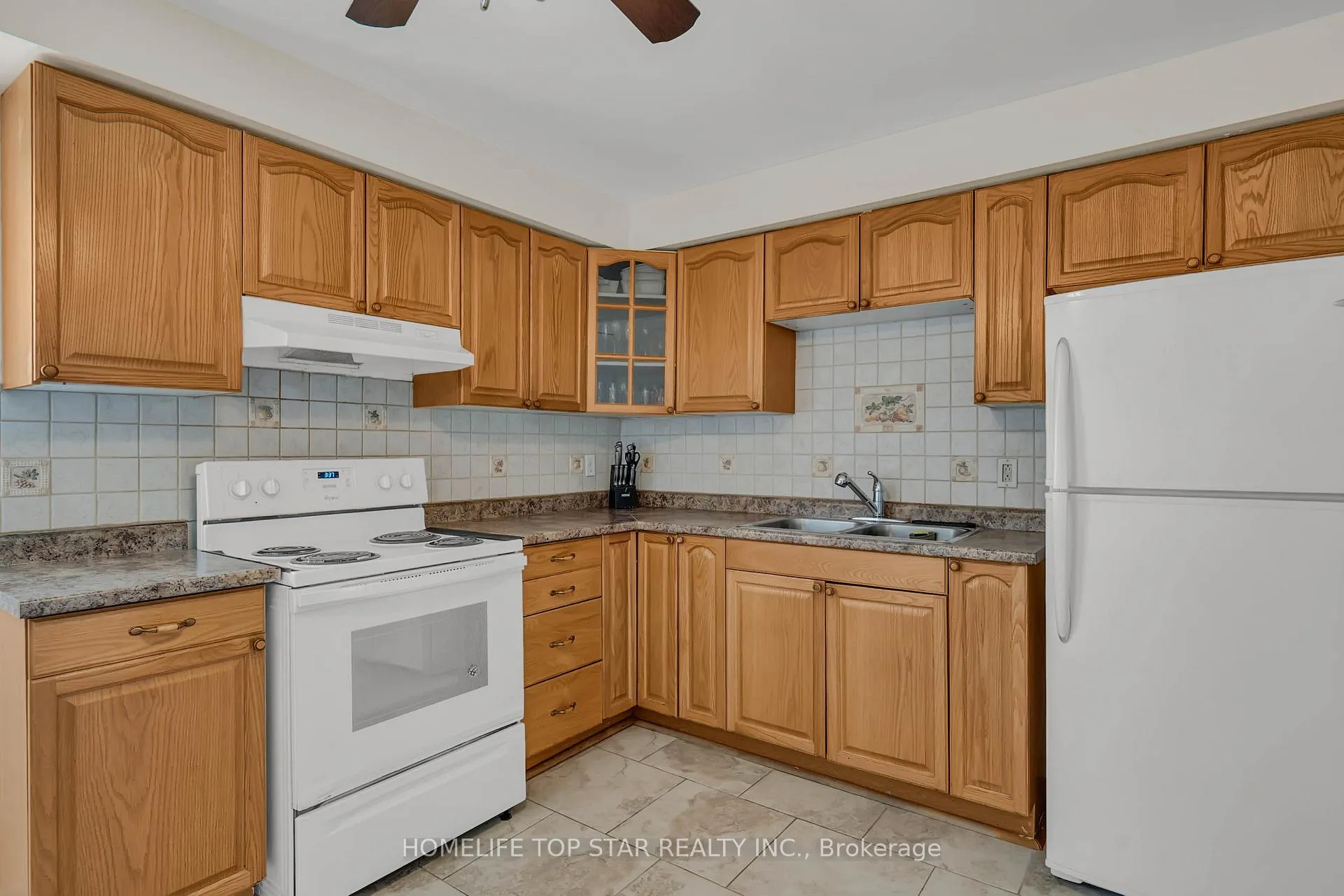 Photo 14 of Unit 33, 452 Silverstone Drive, Etobicoke, West Humber-Clairville — HOMEH