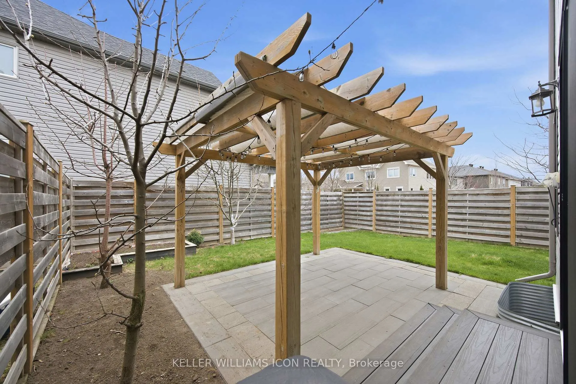 Photo 3 of 718 Breakstone Road, Ottawa, Barrhaven - Half Moon Bay — HOMEH