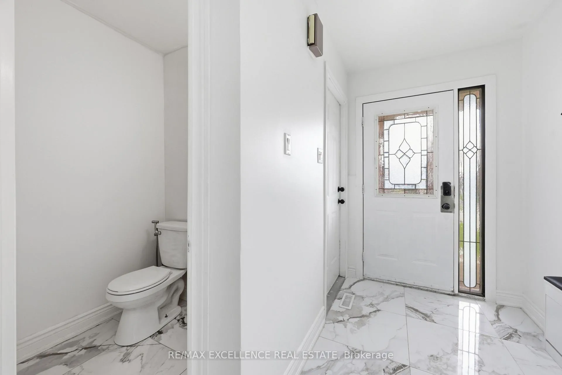 Photo 3 of 86 Trewartha Crescent, Brampton, Heart Lake West — HOMEH