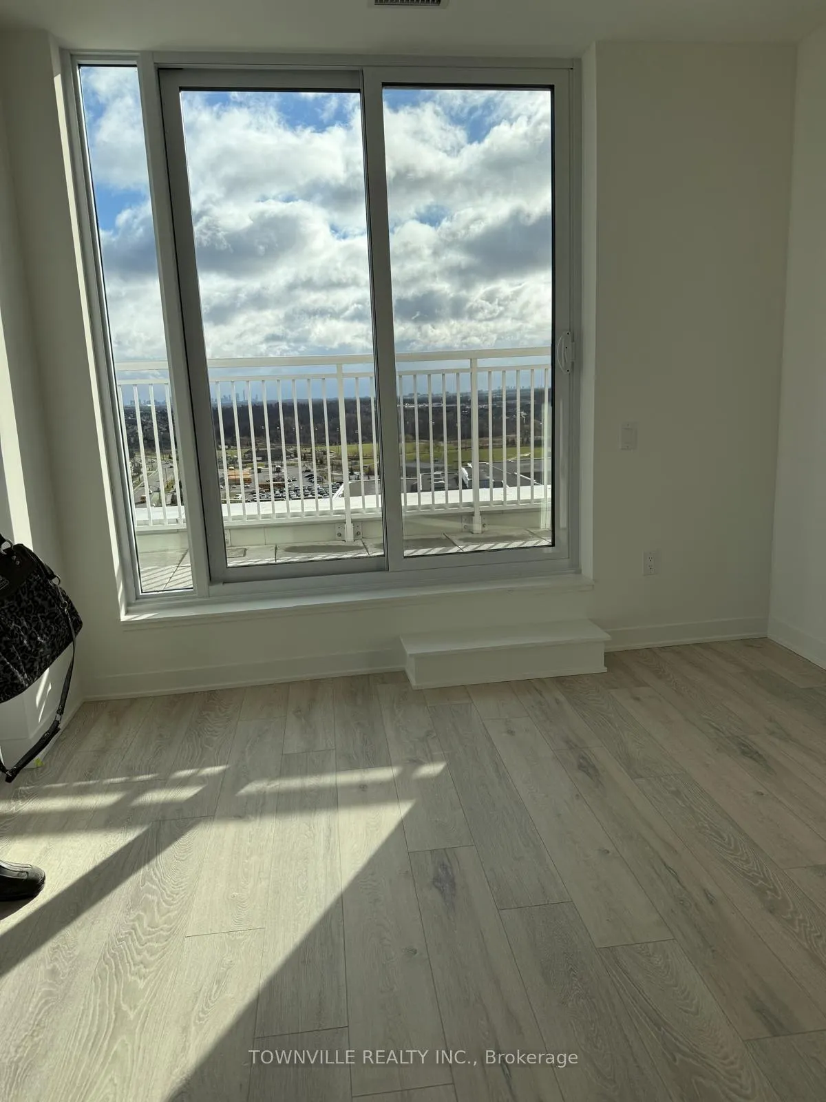 Photo 2 of Unit 1105, 10 All Nations Drive, Brampton, Northwest Brampton — HOMEH