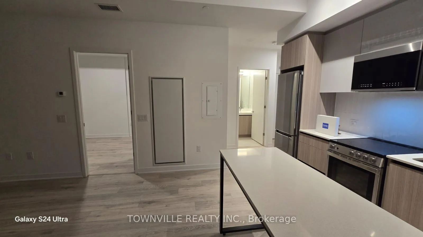 Photo 3 of Unit 1105, 10 All Nations Drive, Brampton, Northwest Brampton — HOMEH