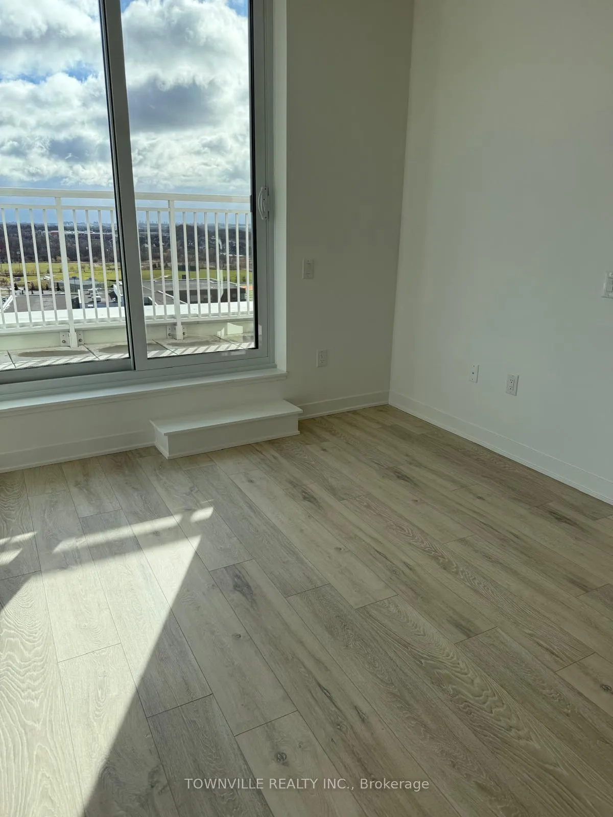 Photo 4 of Unit 1105, 10 All Nations Drive, Brampton, Northwest Brampton — HOMEH