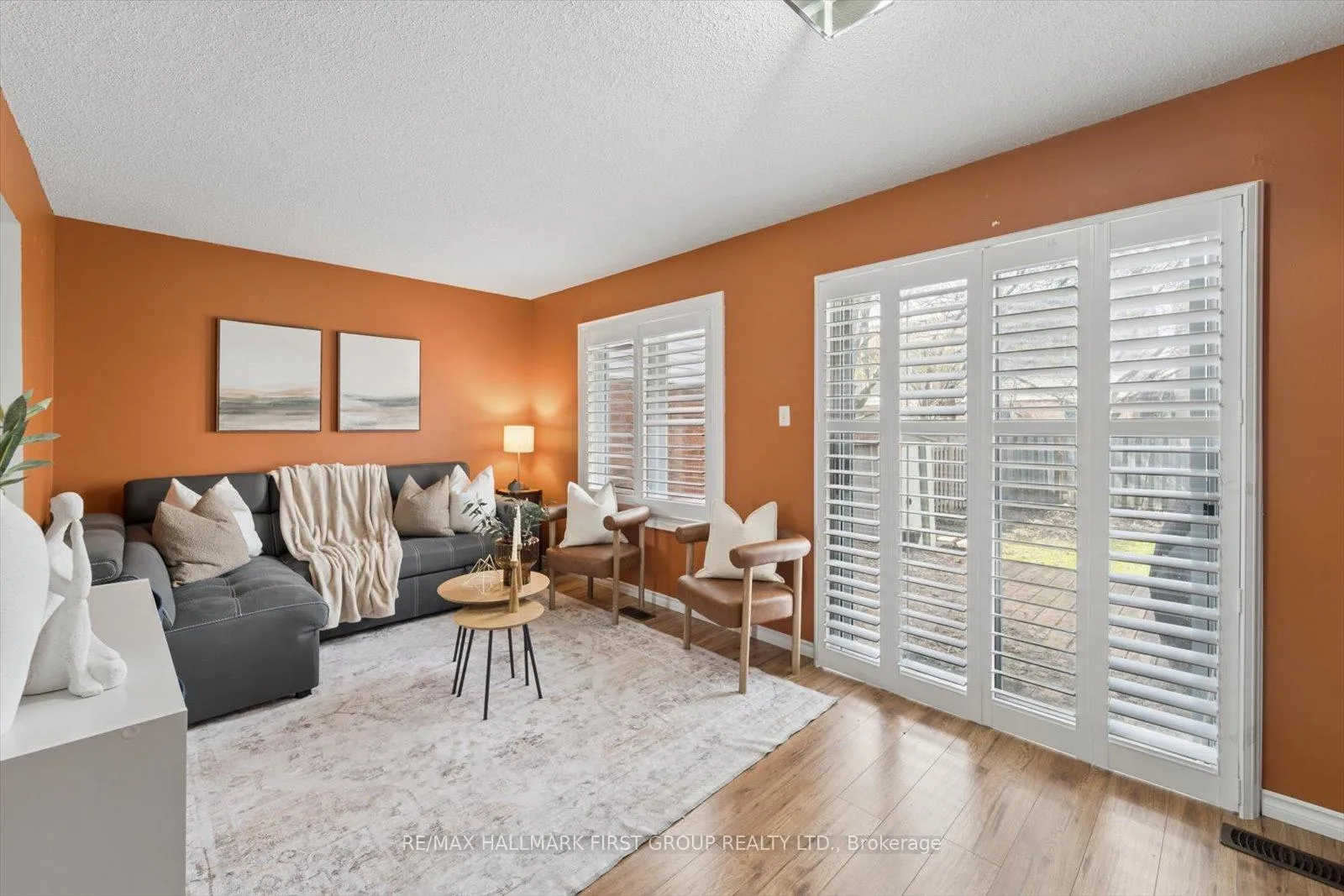 Photo 3 of 95 Vail Meadows Crescent, Clarington, Bowmanville — HOMEH