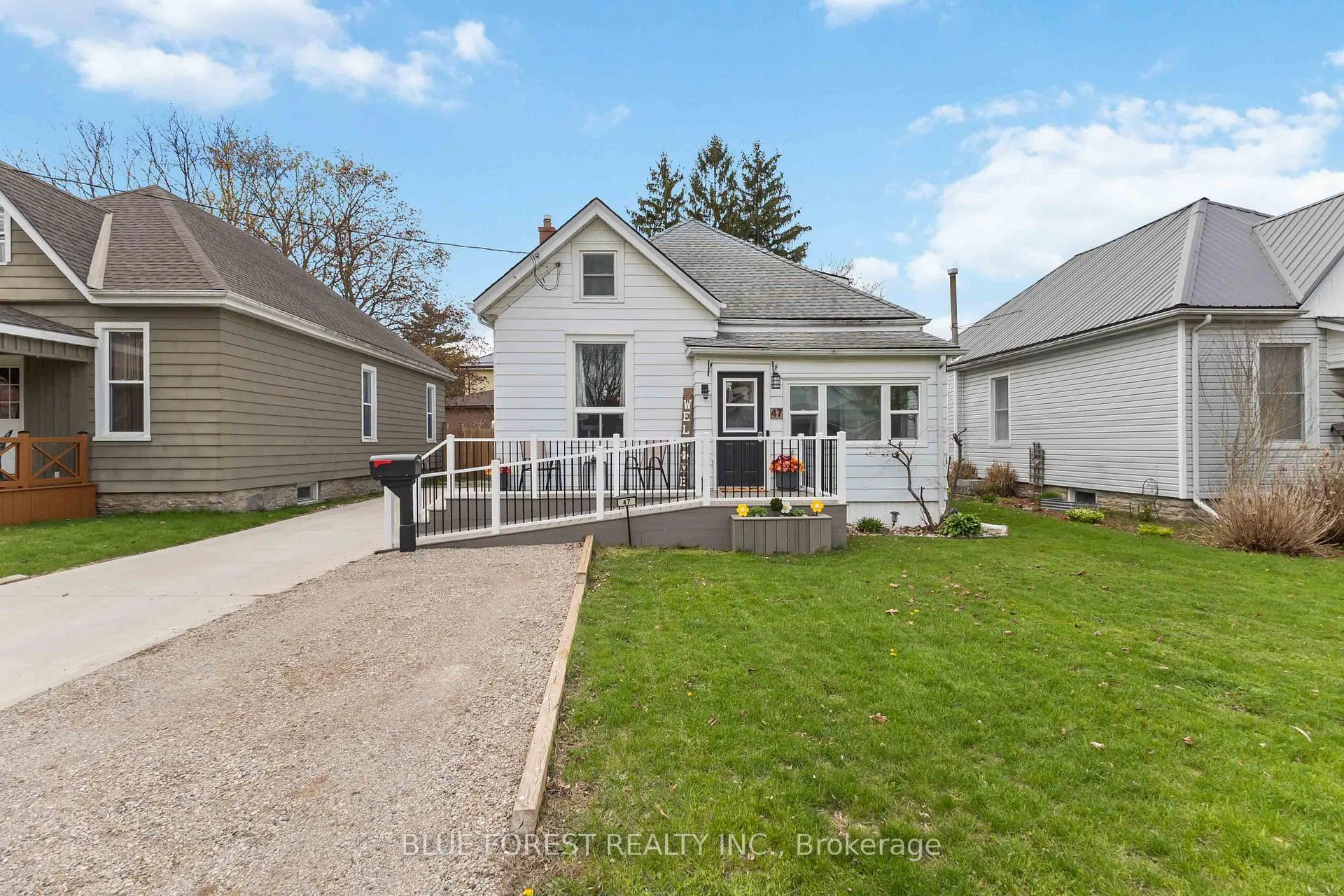Photo 2 of 47 Devonshire Place, St. Thomas — HOMEH